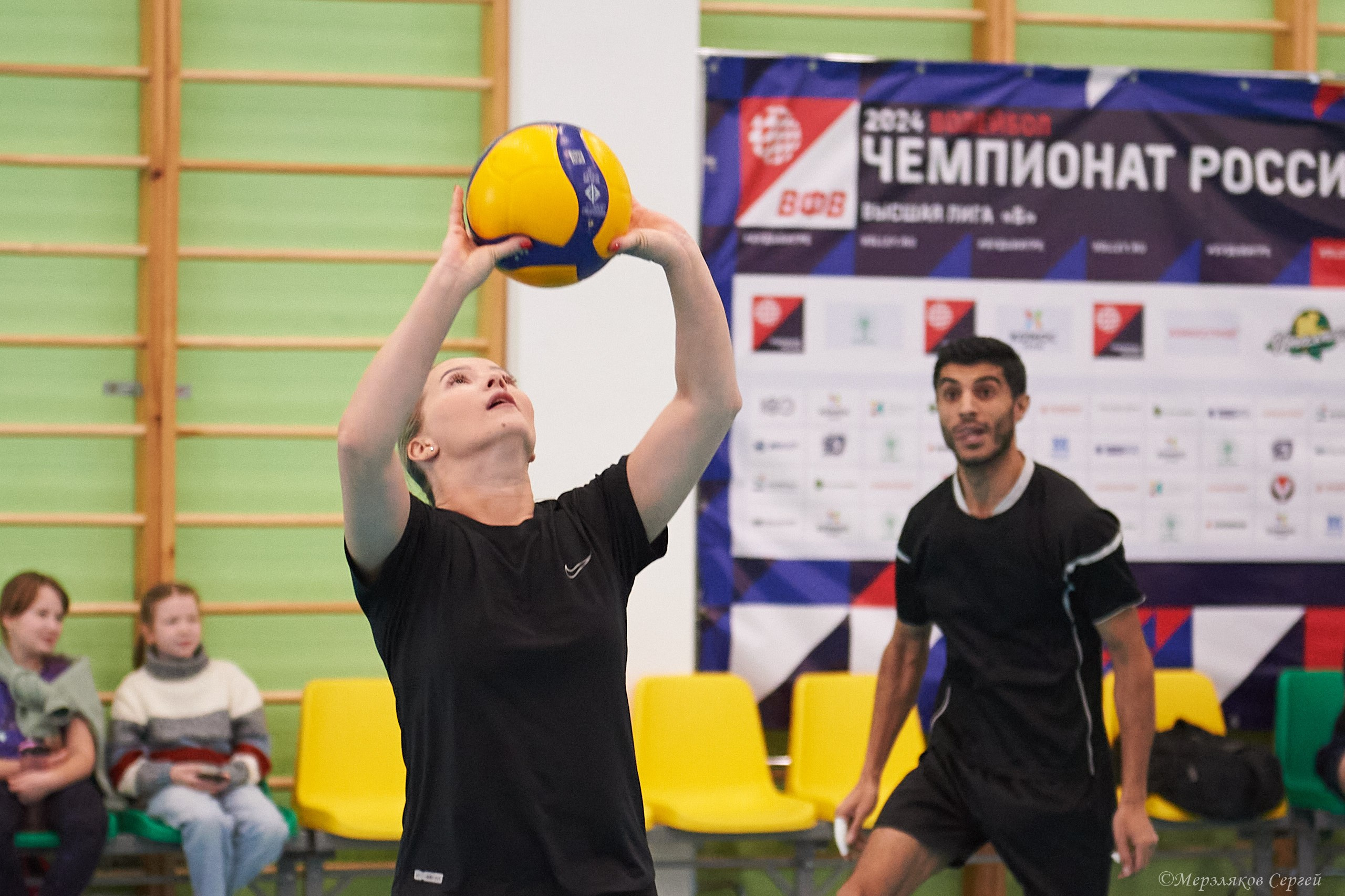 Новогодний волейбольный турнир. Ижевск. 16.12.23. Спортивный репортажный фотограф в Ижевске Сергей Мерзляков