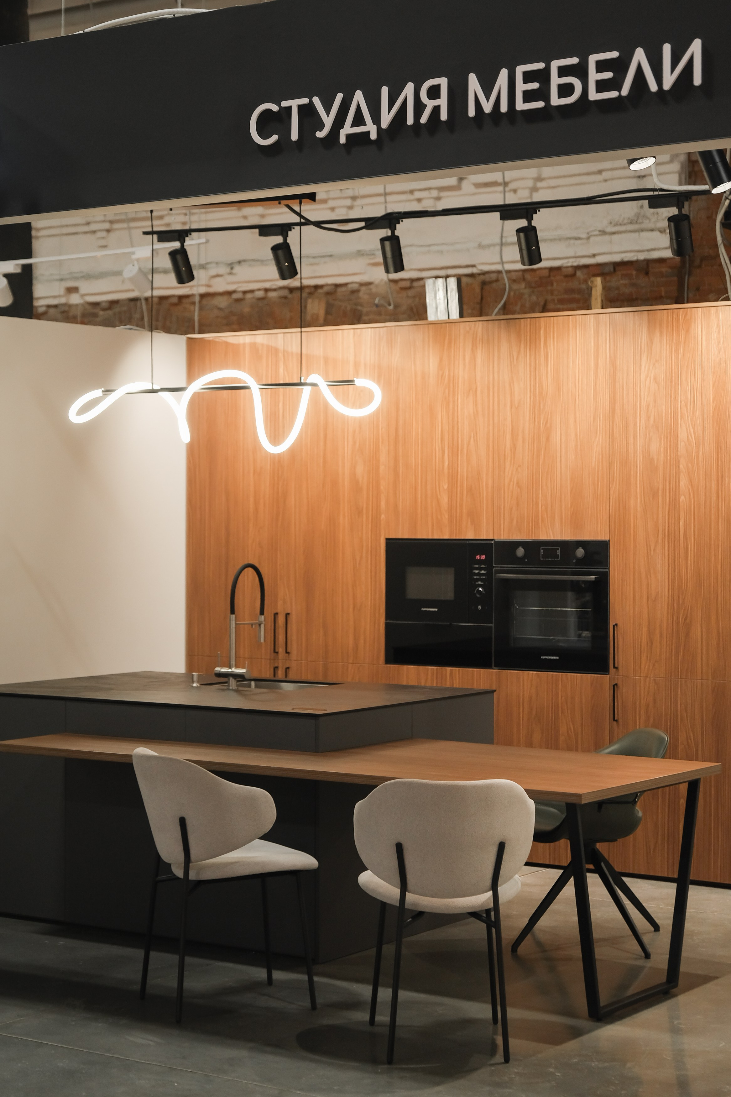 Студия мебели на заказ в Томске ГУДРУМ ТЦ Оранжевое Небо. ГУДРУМ — Мебель на заказ в Томске | Кухни | Шкафы | Стулья и Столы