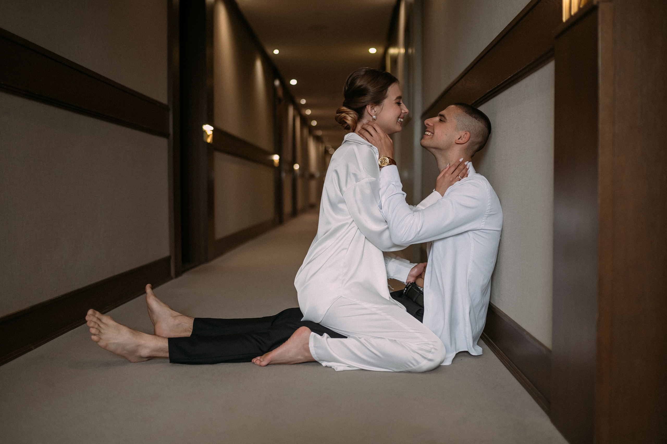 Свадебное утро и прогулка красивой яркой пары. Свадебный и семейный фотограф в Симферополе Дарья Маркова