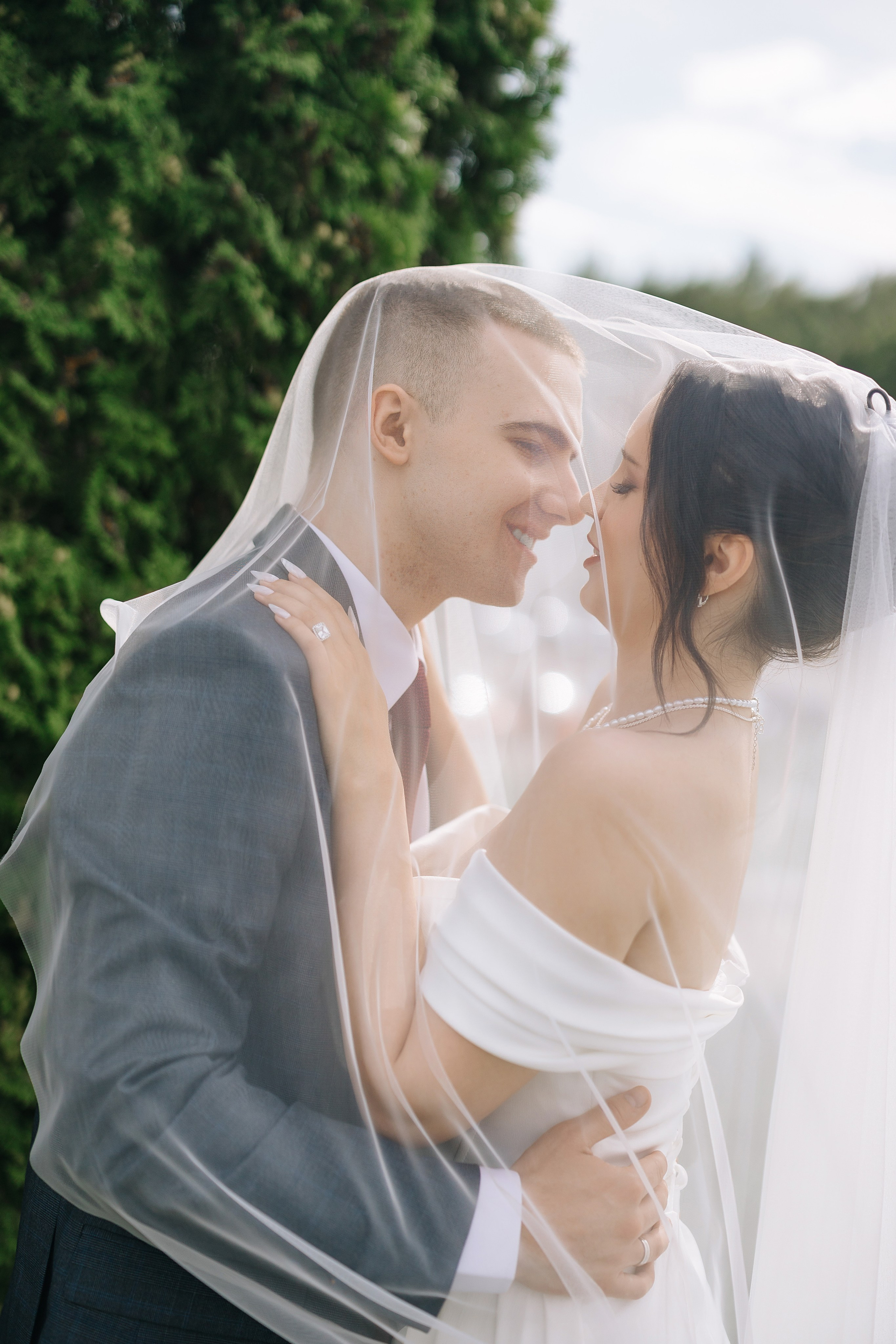 Белый лист. Александр Антонов. Профессиональный свадебный, репортажный фотограф в Москве, Подольске. Фото+Видео на любой праздник