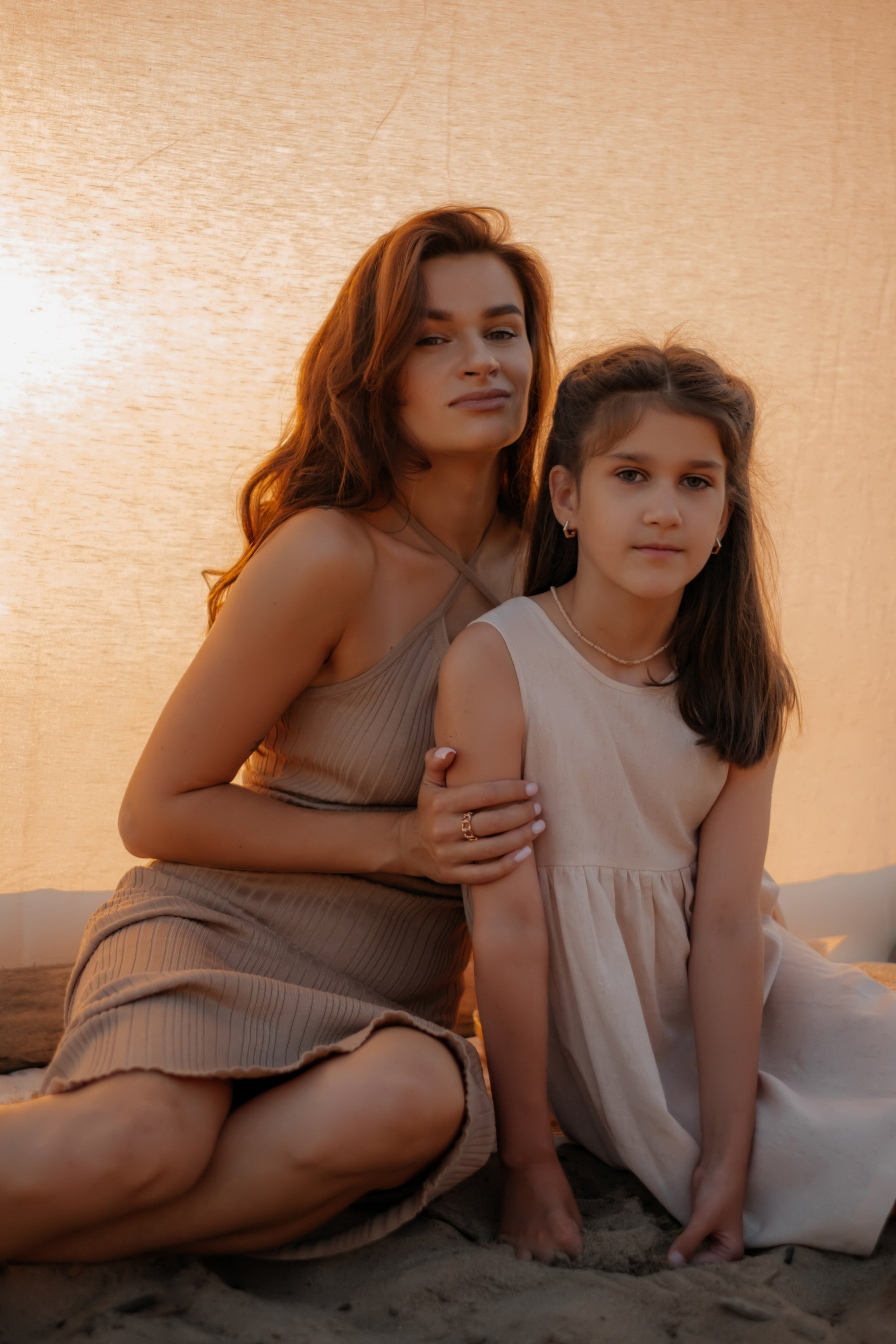 Катя с дочками на берегу. Фотограф в Новосибирске Диана Ильиных