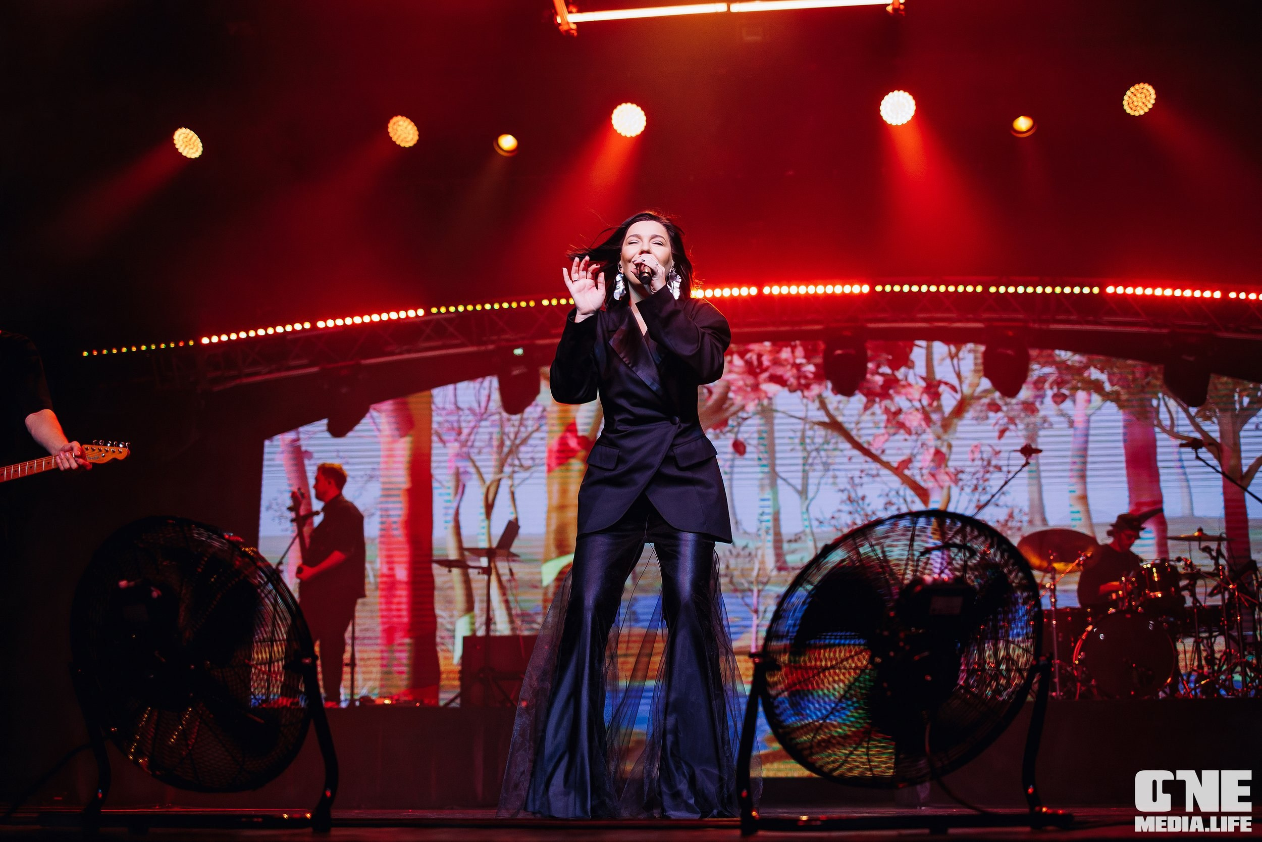 Фоторепортаж с концерта Ёлки. One Media Life: фоторепортажи, фотоотчеты с мероприятий и заведений