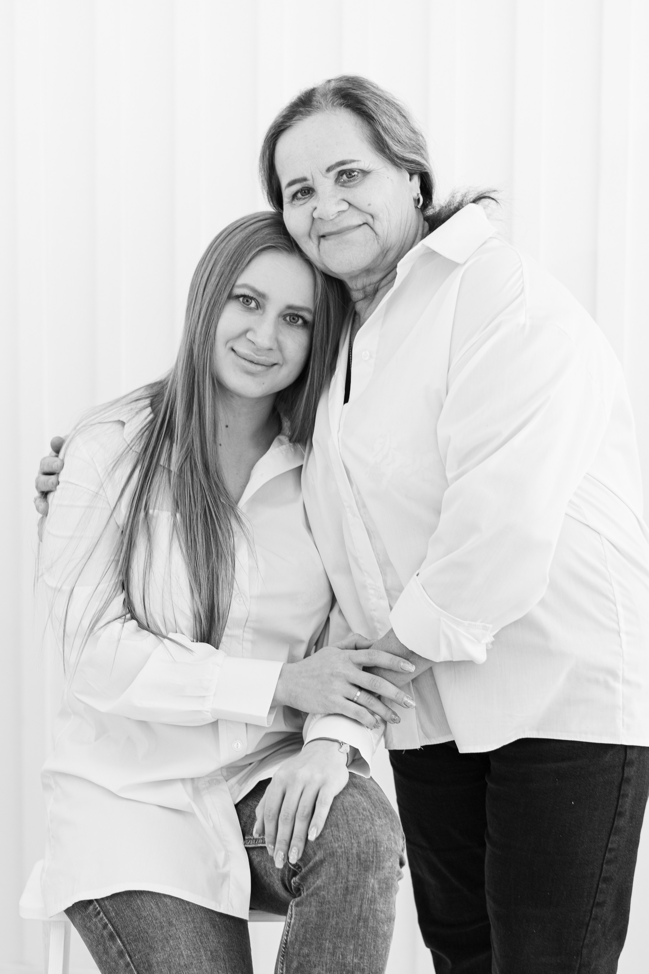 Оксана с семьей. Студийная съемка. Екатерина Бикбаева фотограф, видеограф, медиа-продюсер