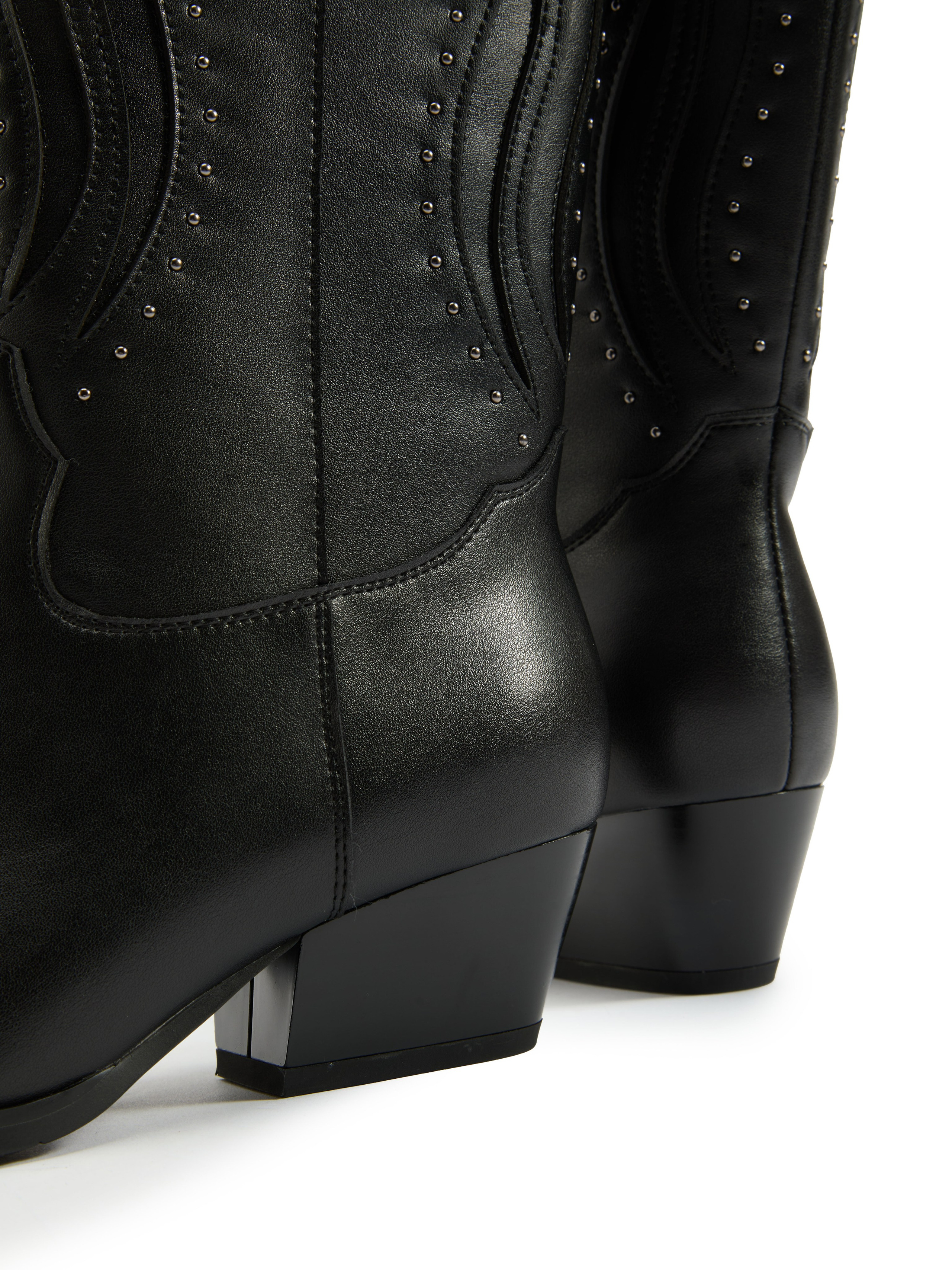 Каталожная фотография обуви. Фотограф в Москве Егор Гончаров