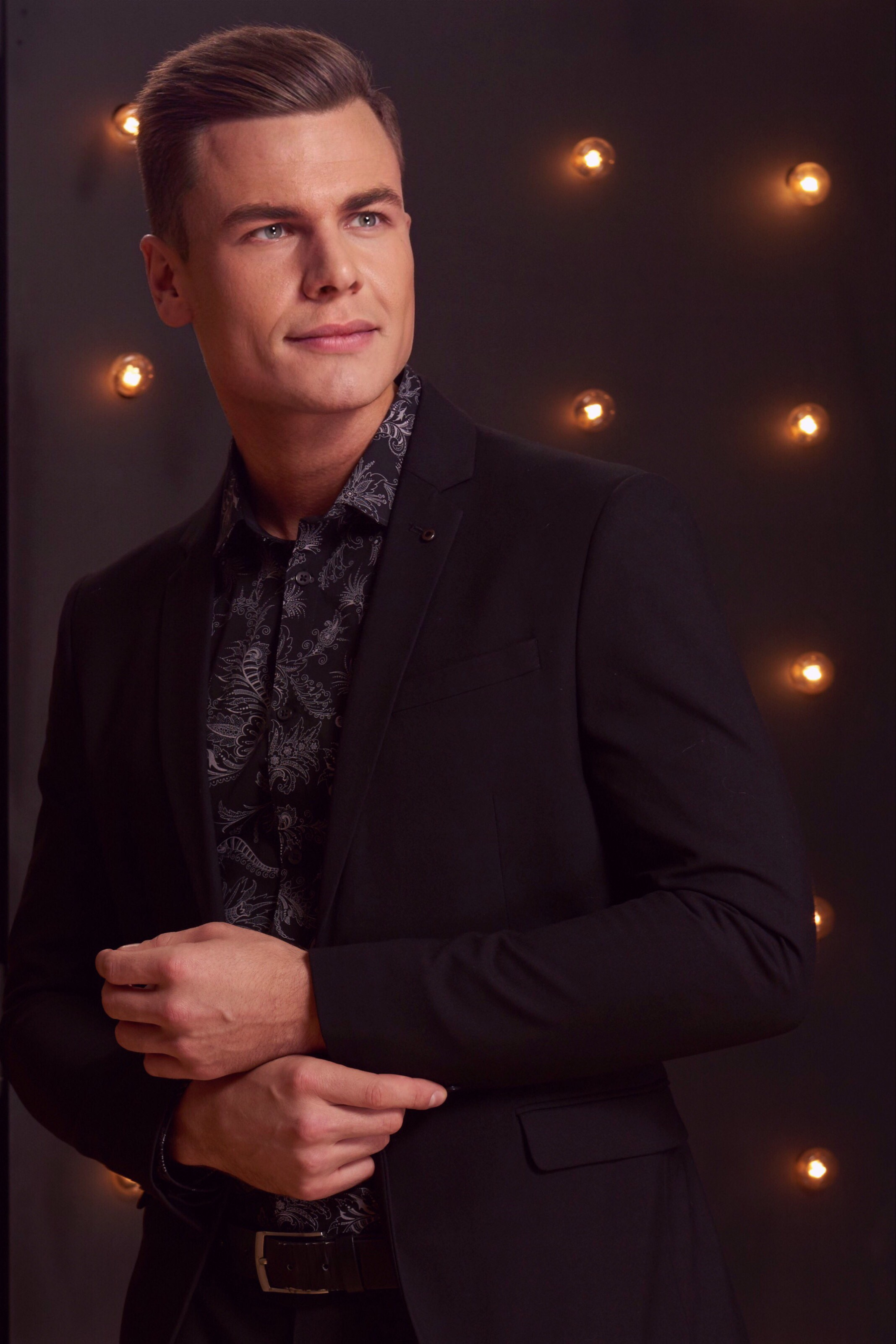  Портрет мужчины в пиджаке