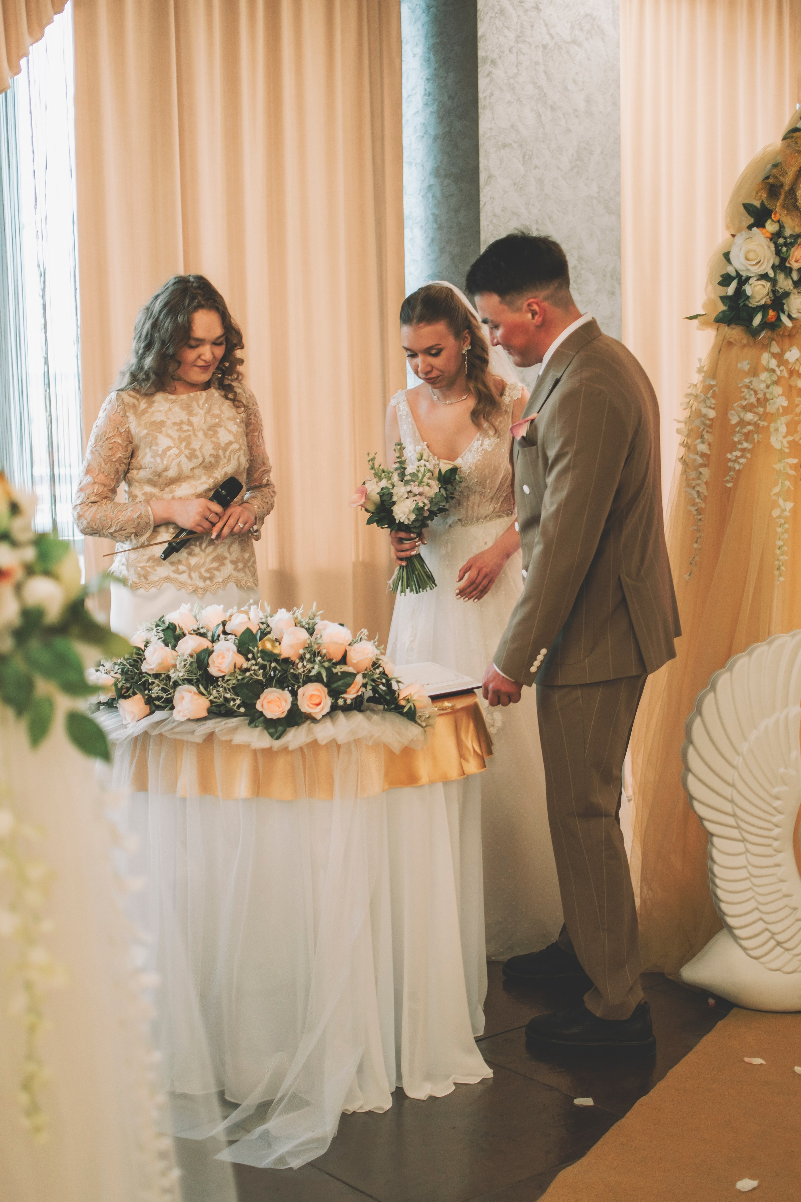 Альберт и Анастасия (Студийная фотосессия, роспись в ДК Нефтяник + фотосессия с гостями). Семейный и свадебный фотограф Губкинский и Ставрополь