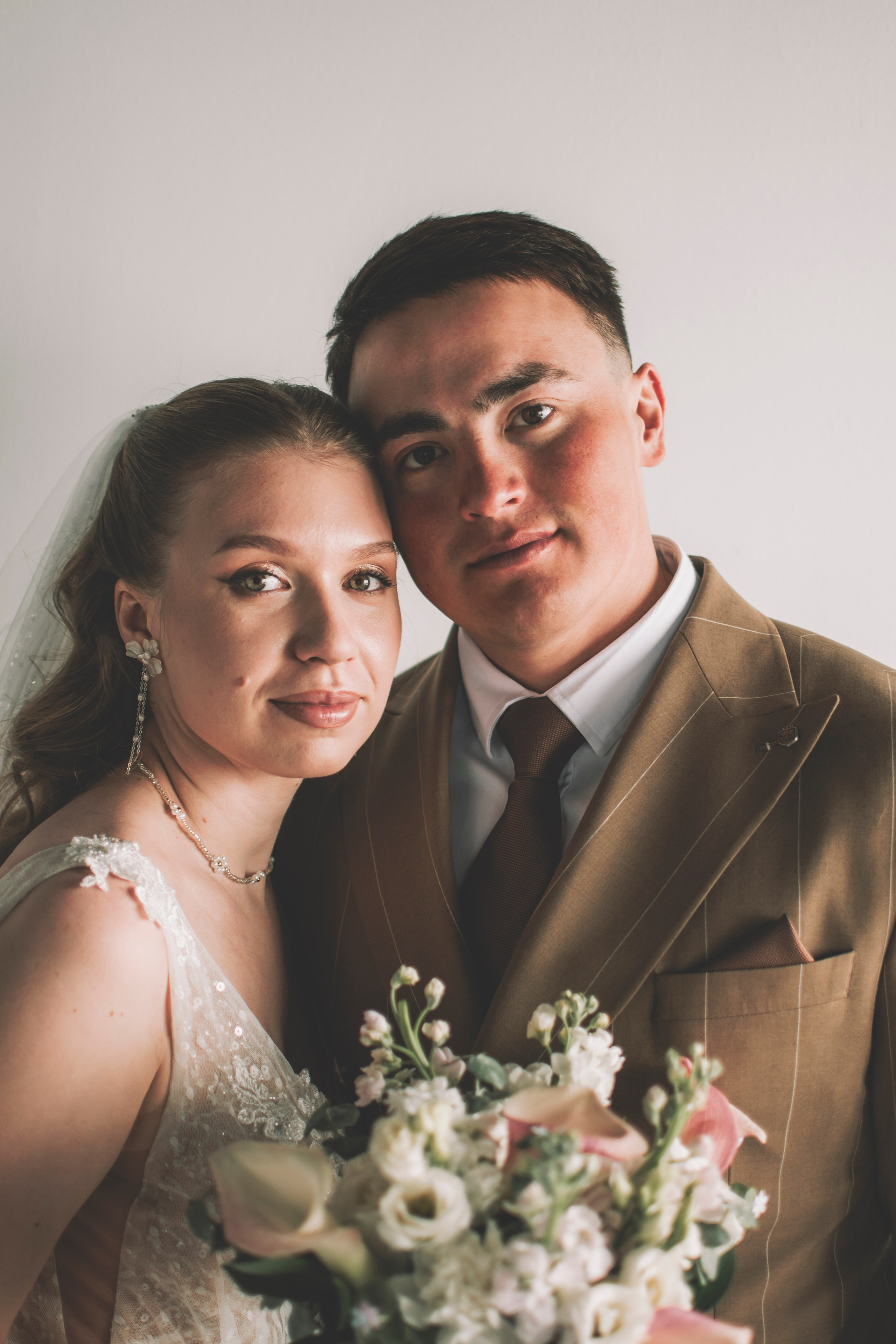 Альберт и Анастасия (Студийная фотосессия, роспись в ДК Нефтяник + фотосессия с гостями). Семейный и свадебный фотограф Губкинский и Ставрополь