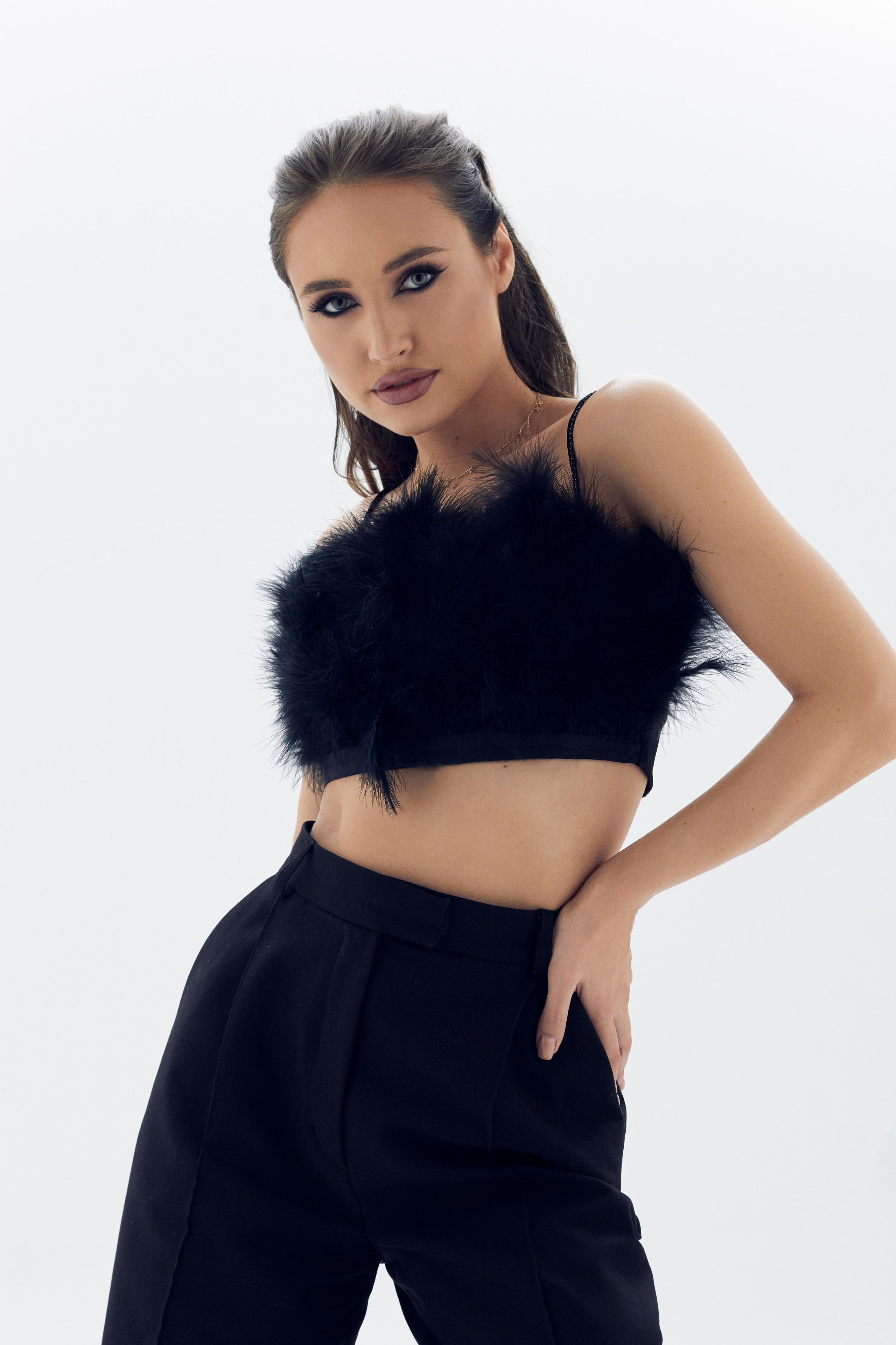 Екатерина, 40-42 р-р, 168 см. KED Production — продакшн из СПб. Создаём фото, видео и контент, который помогает брендам и селлерам продавать больше