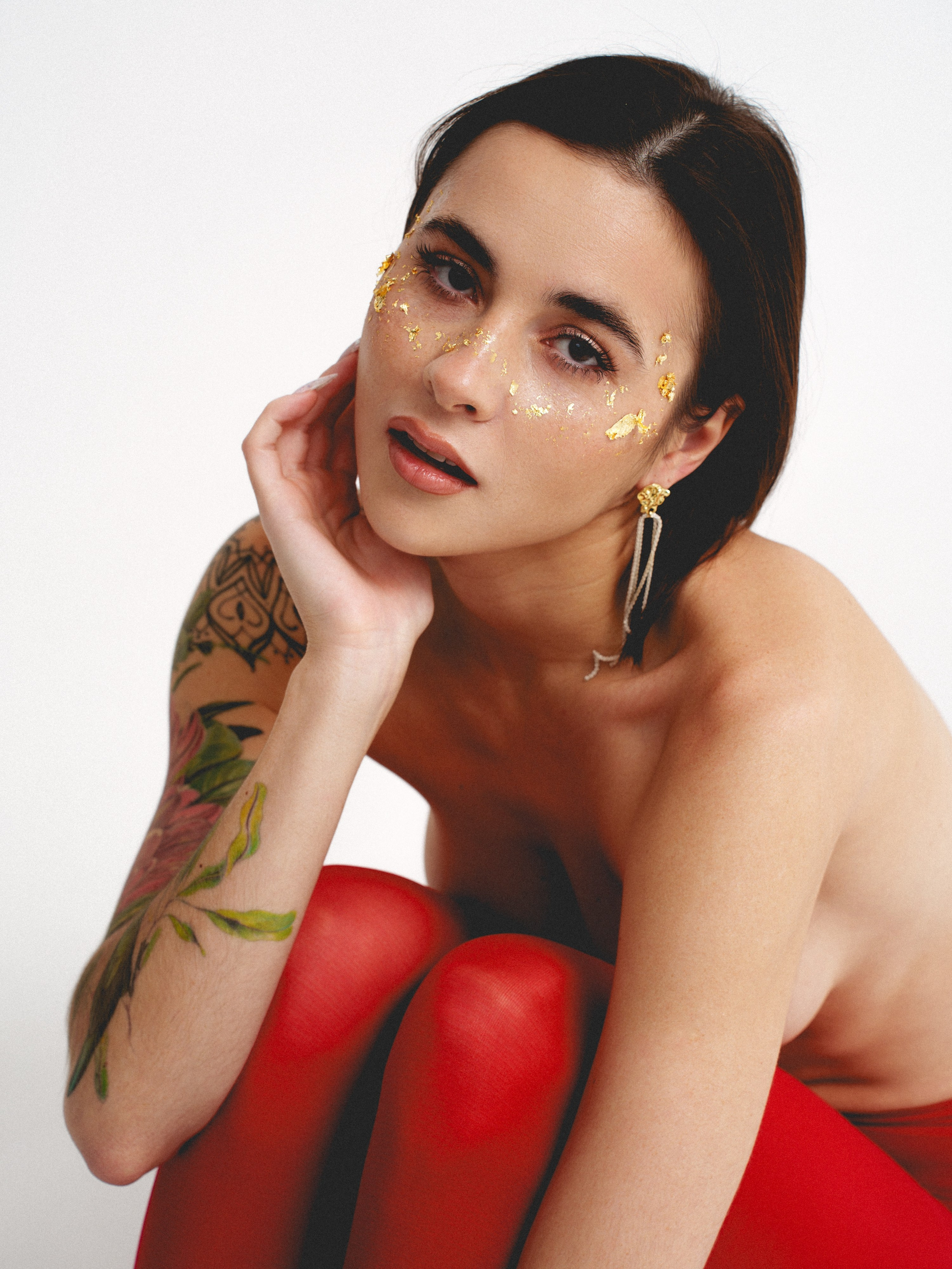 В красных колготках. Иван Упоров — фотограф, рилсмейкер чебоксары