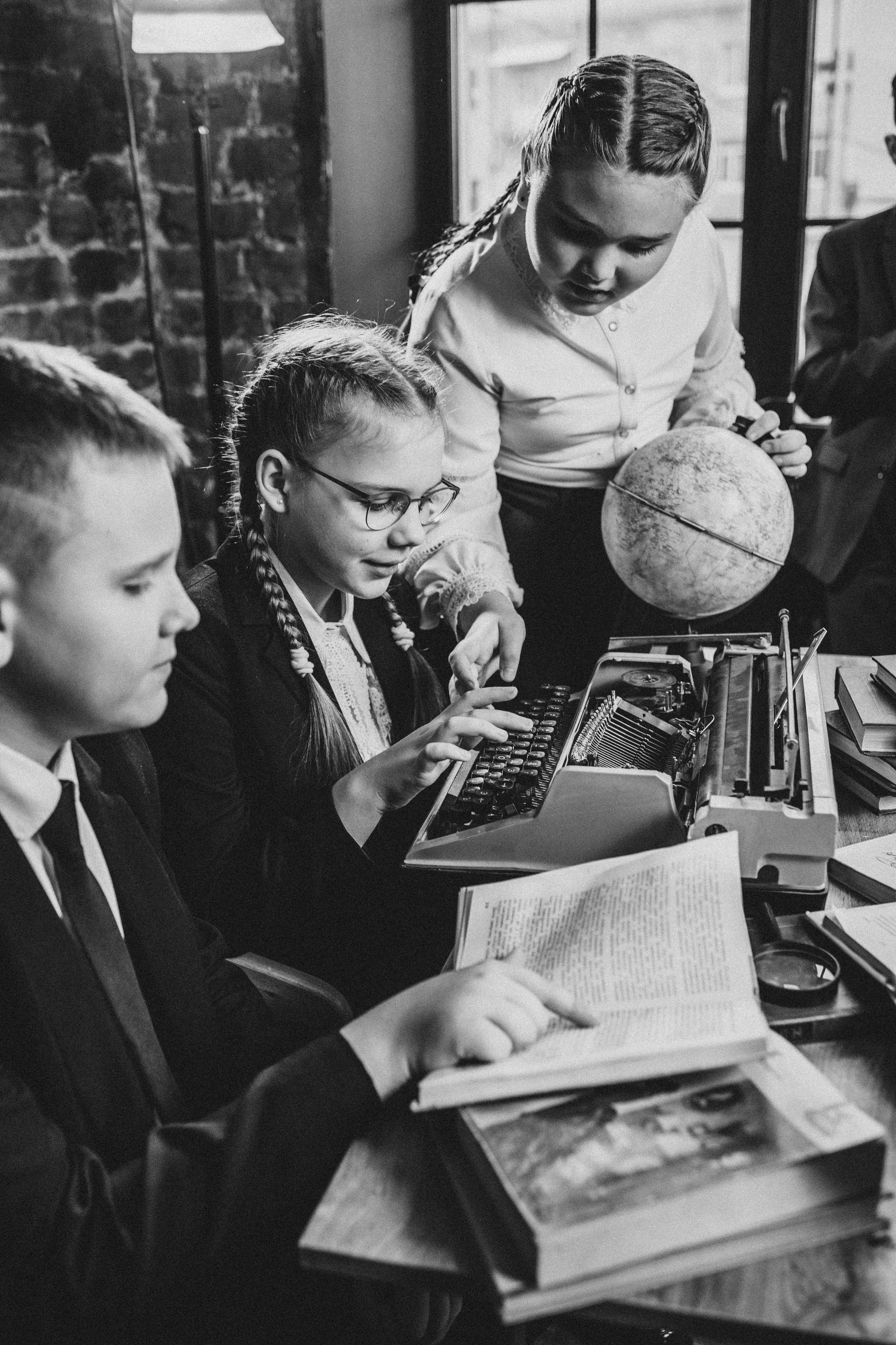 Выпускные альбомы 4класс. Выпускные альбомы Саратов Энгельс фотограф Титова Ирина