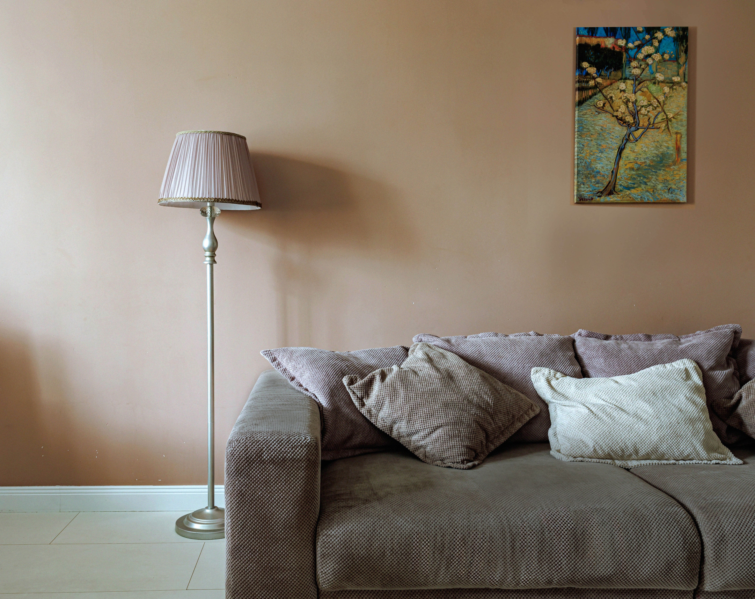 Почему важна профессиональная фотосъемка?1. Первое впечатление: Фотографии — это первое, что видят потенциальные арендаторы. Профессиональный интерьерный фотограф знает, как сделать так, чтобы ваш дом выглядел привлекательно и уютно.