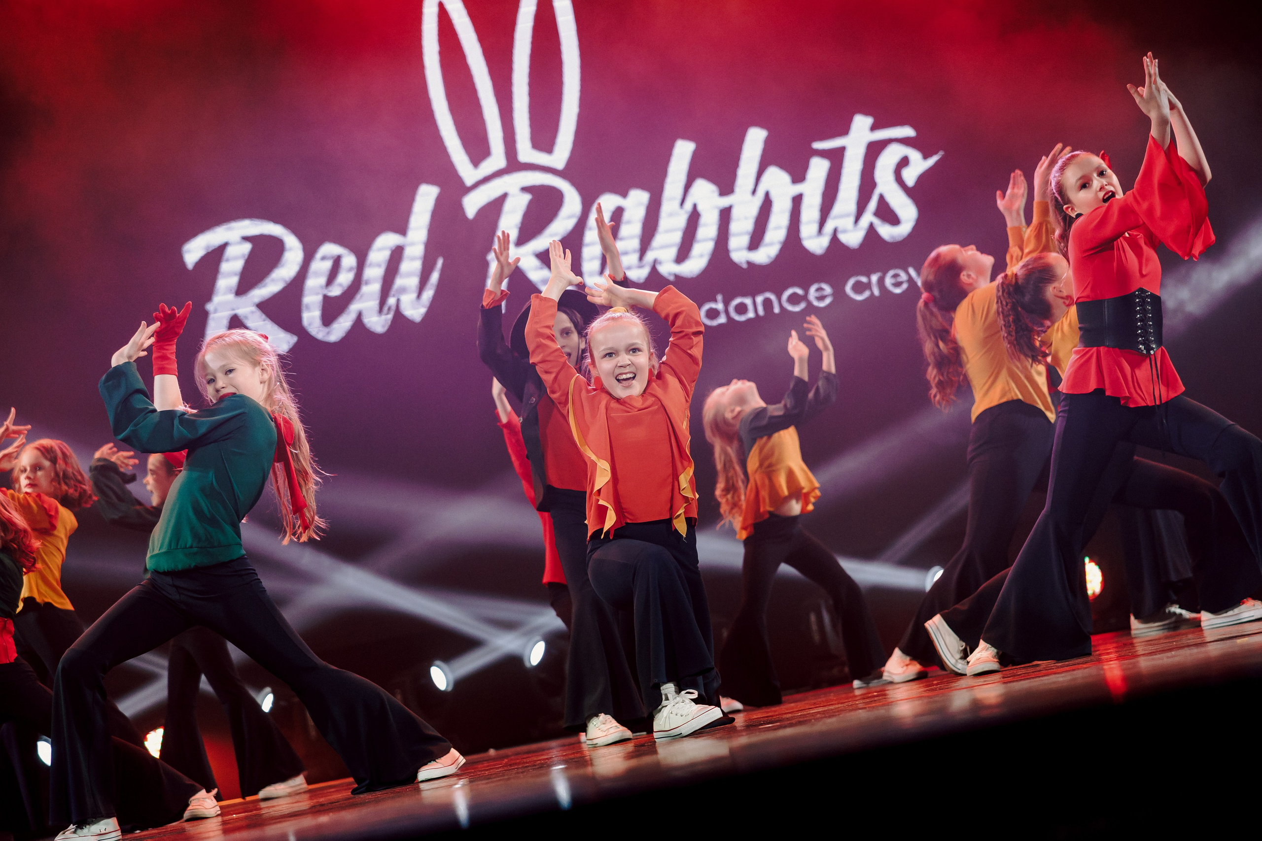 Отчётный концерт танцевальной школы «Red Rabbits» 2025. Лёшка Варзегов — фотограф
