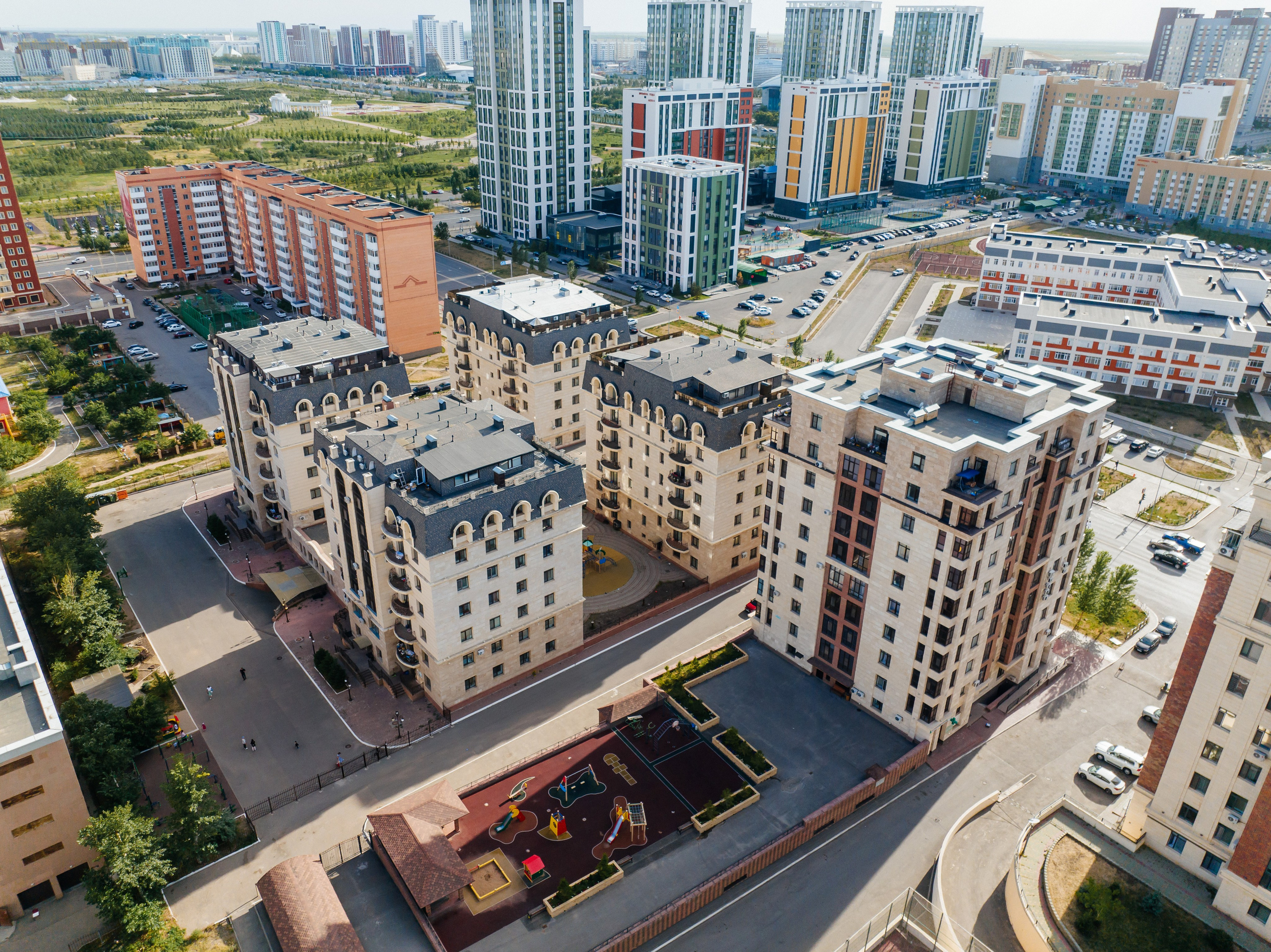 Проект 5. Сбор фотографии ЖК для клипа «Хочу квартиру от Габита». Дата: май 2022. Профессиональный фотограф в городе Астана/Алматы Даурен Сембаев