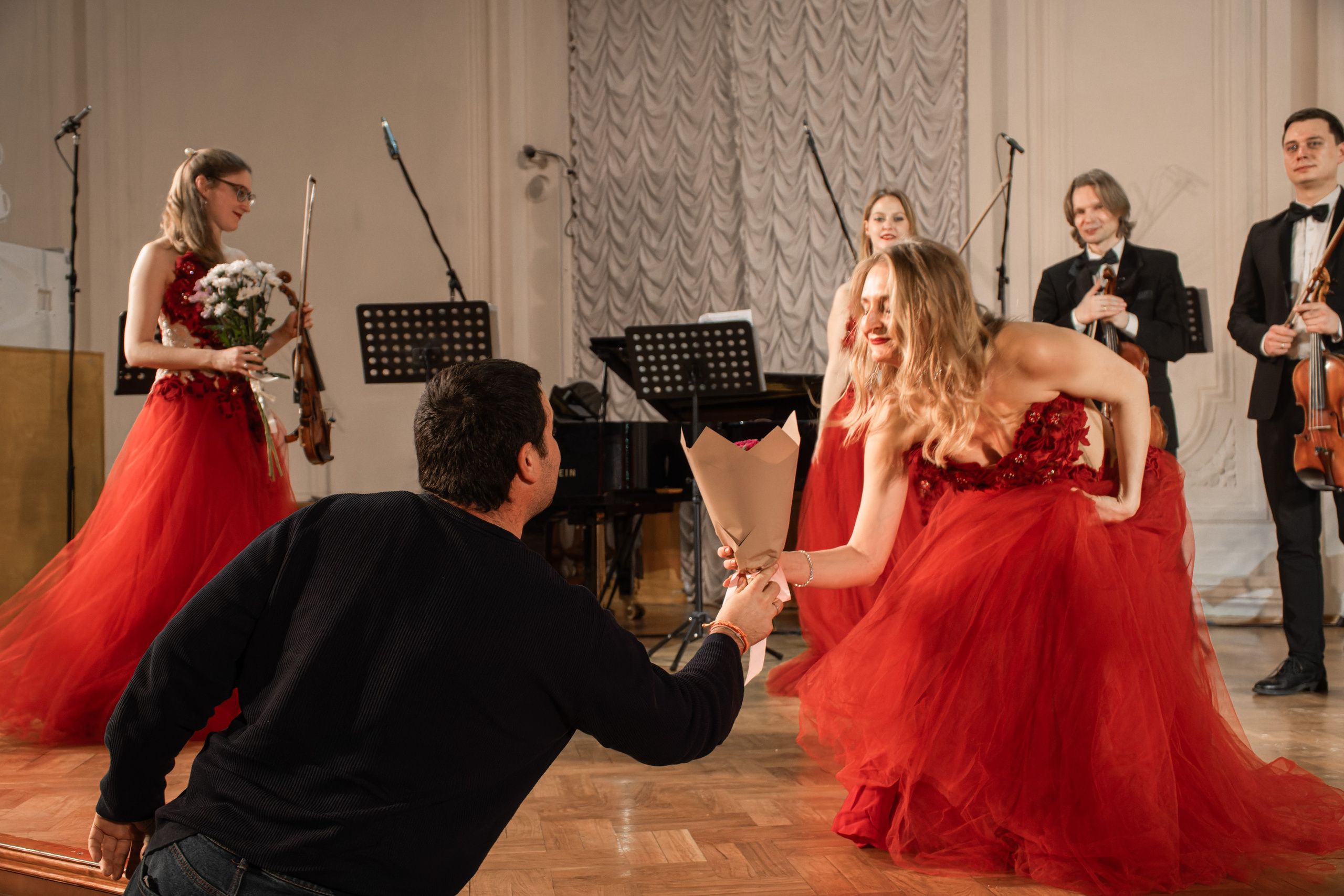 Эбру & Классическая скрипка. Фотограф в Санкт-Петербурге Авдотья Благовещенская