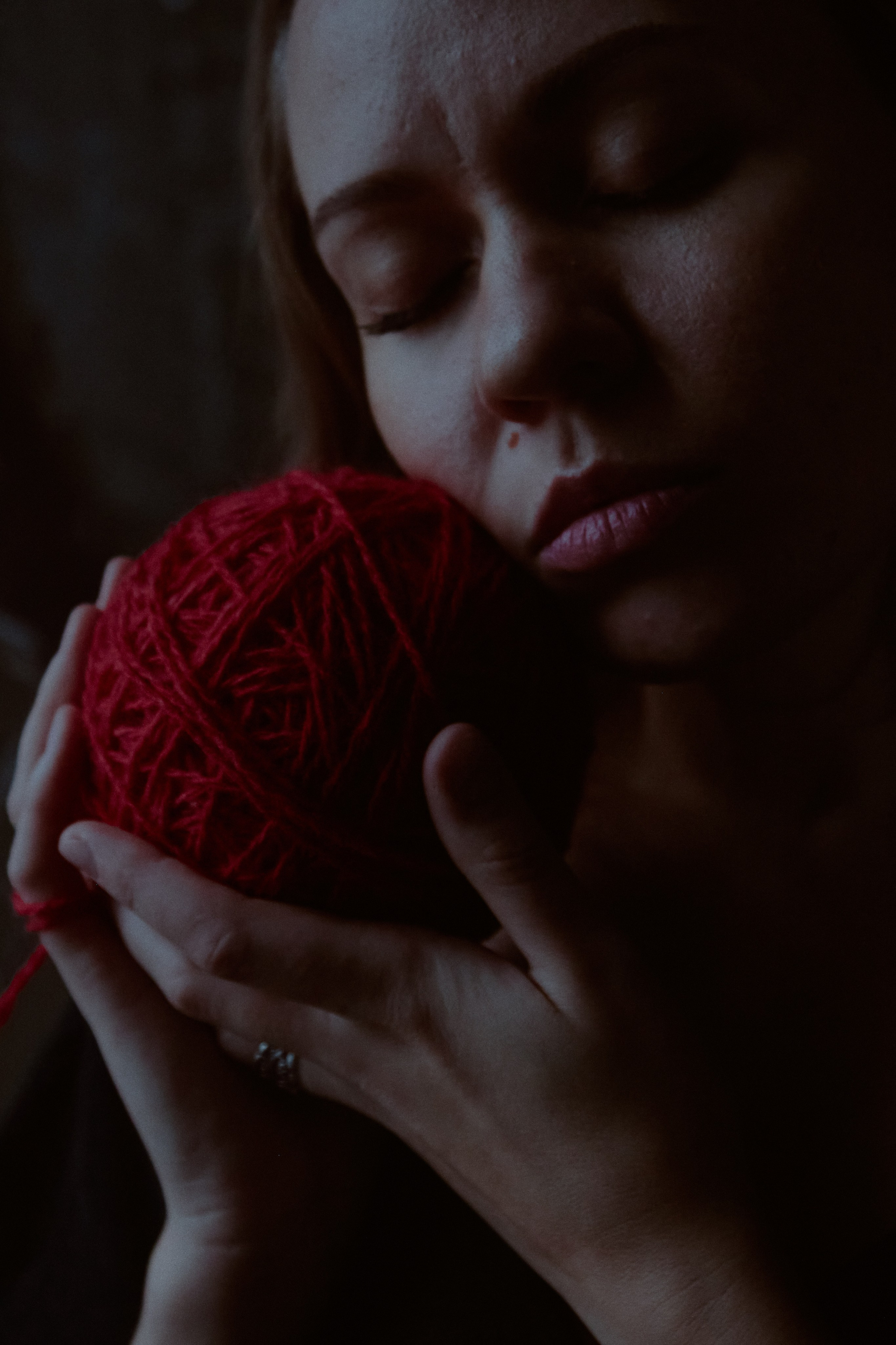 Тень. Фотограф лавстори Москва/МО Приятелева Ангелина