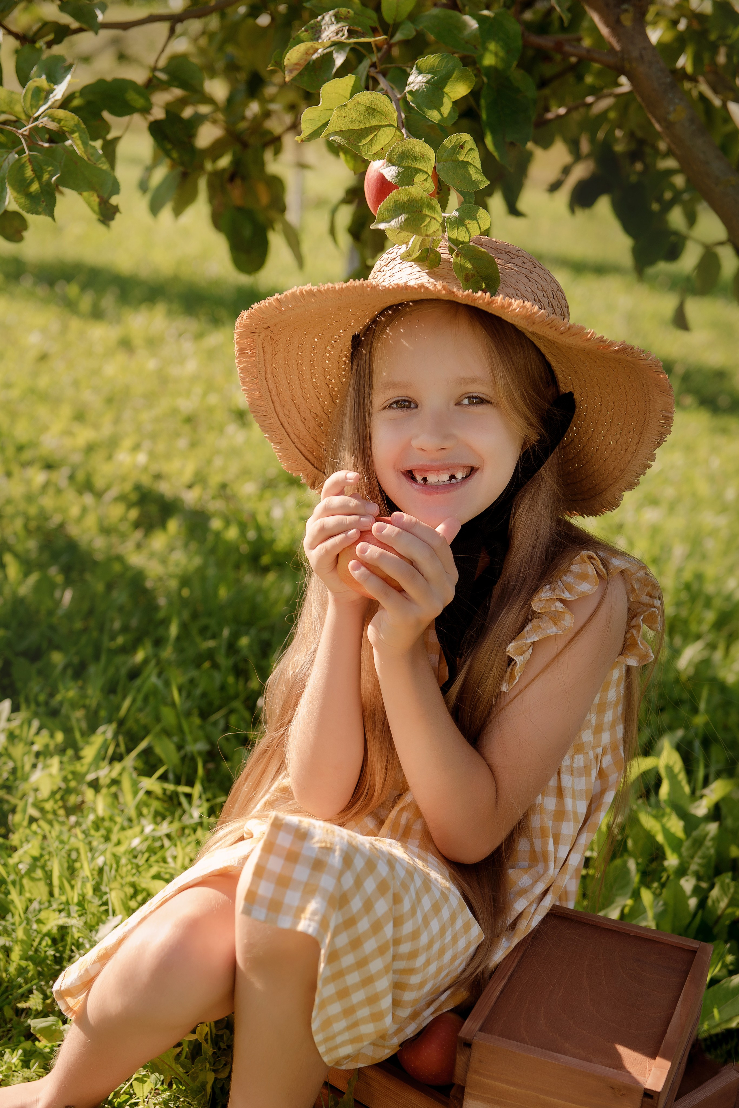 Яблоневый сад. Детский фотограф в Долгопрудном и Москве