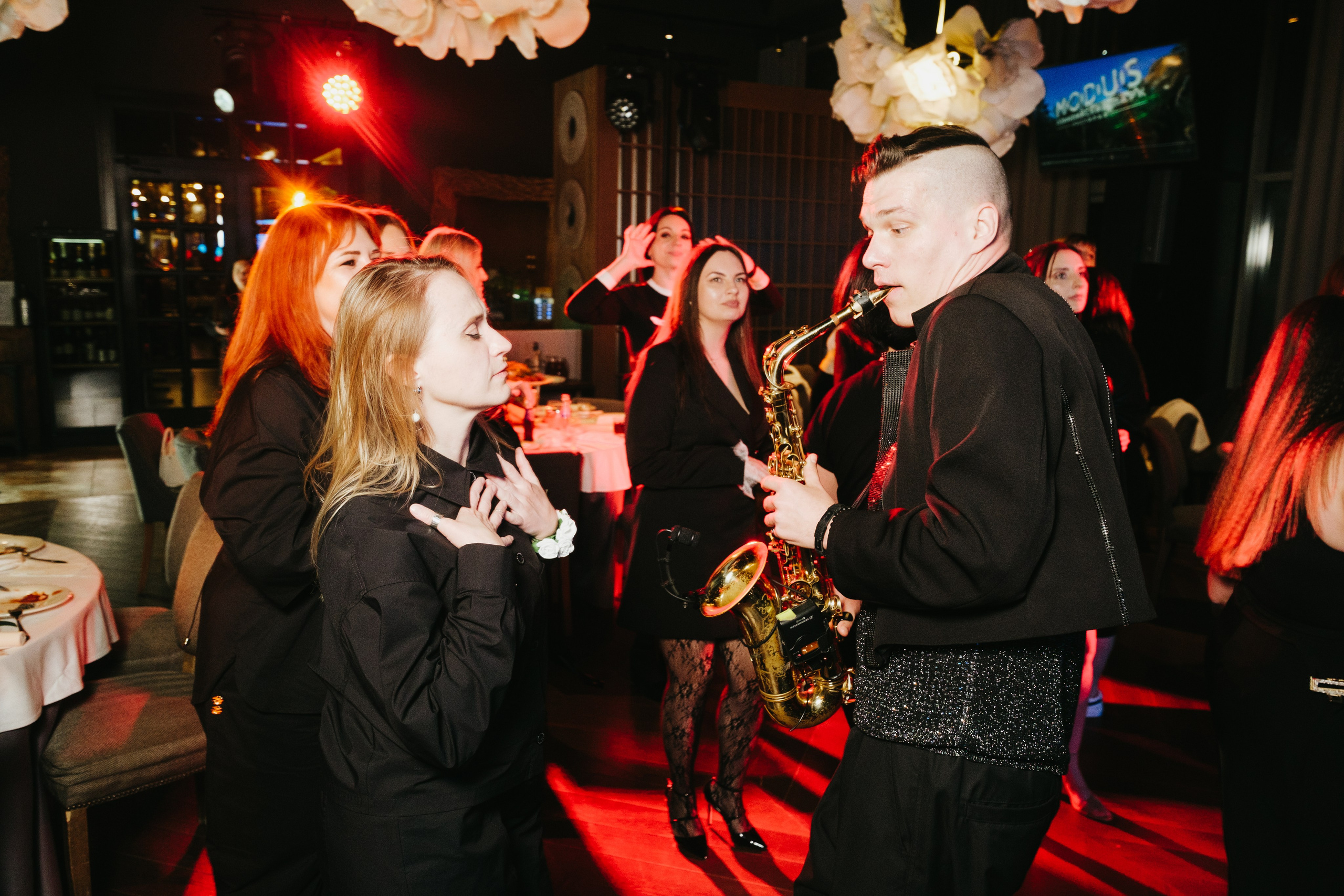 Корпоратив в Сириусу (Адлер) 10 лет компании. Свадебный фотограф Денис Ожигин в Краснодаре и крае. Эмоциональная и стильная съемка вашего дня