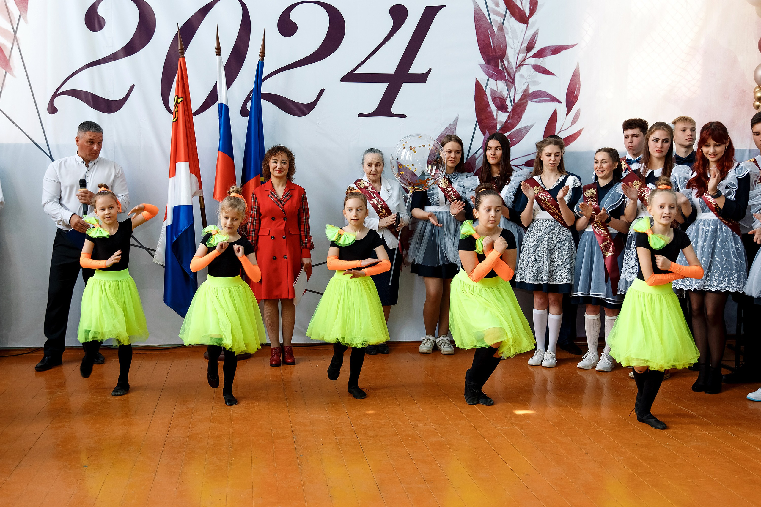 11 класс Последний звонок. Фотограф Любовь Корниенко, Примоский край