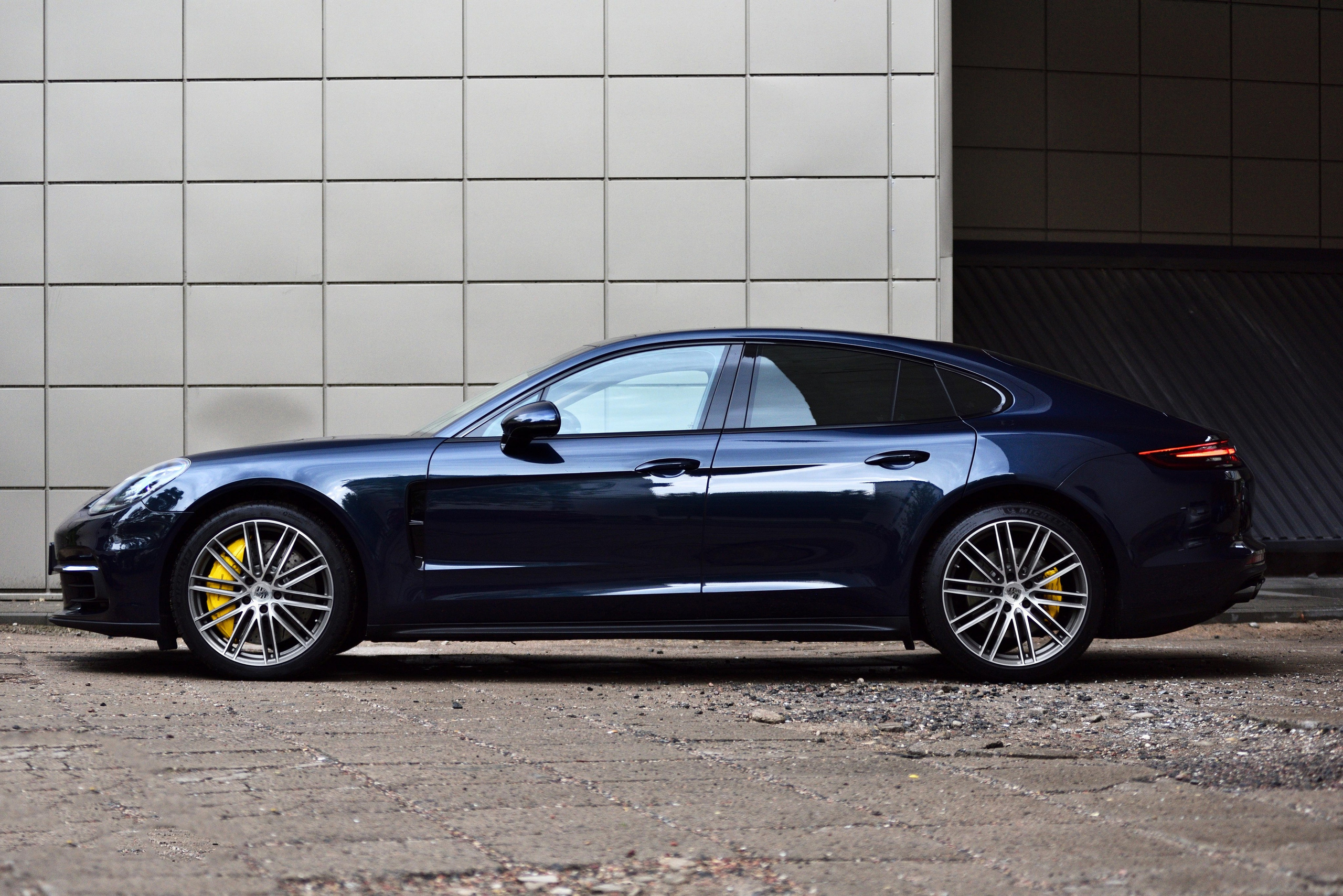 Porsche Panamera Turbo S. Автомобильный и интерьерный фотограф в Минске Александр Тагаев