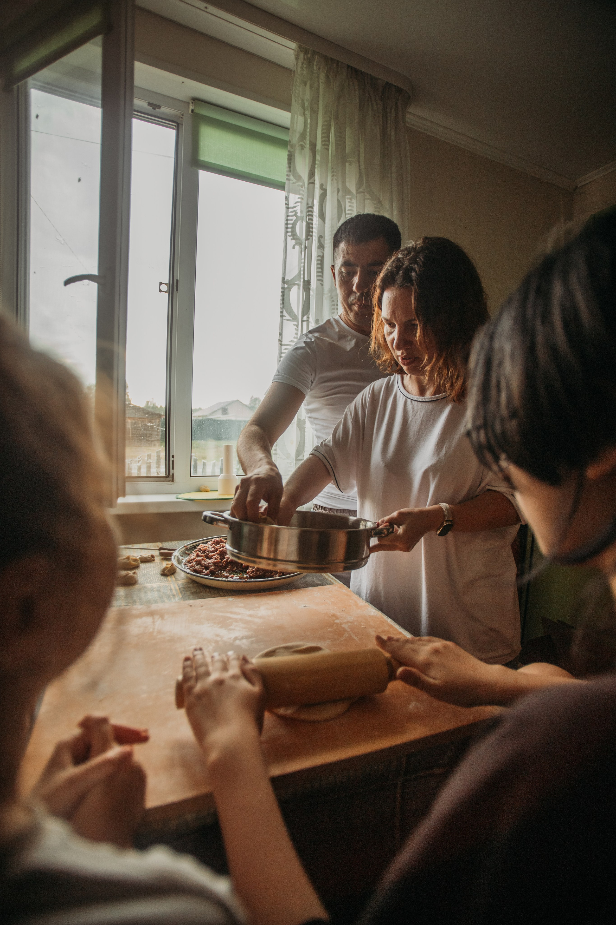 Домашняя фотосессия моей семьи. Венера Гайн. Репортажный фотограф  Тюмень. Обучение фотографии с 0
