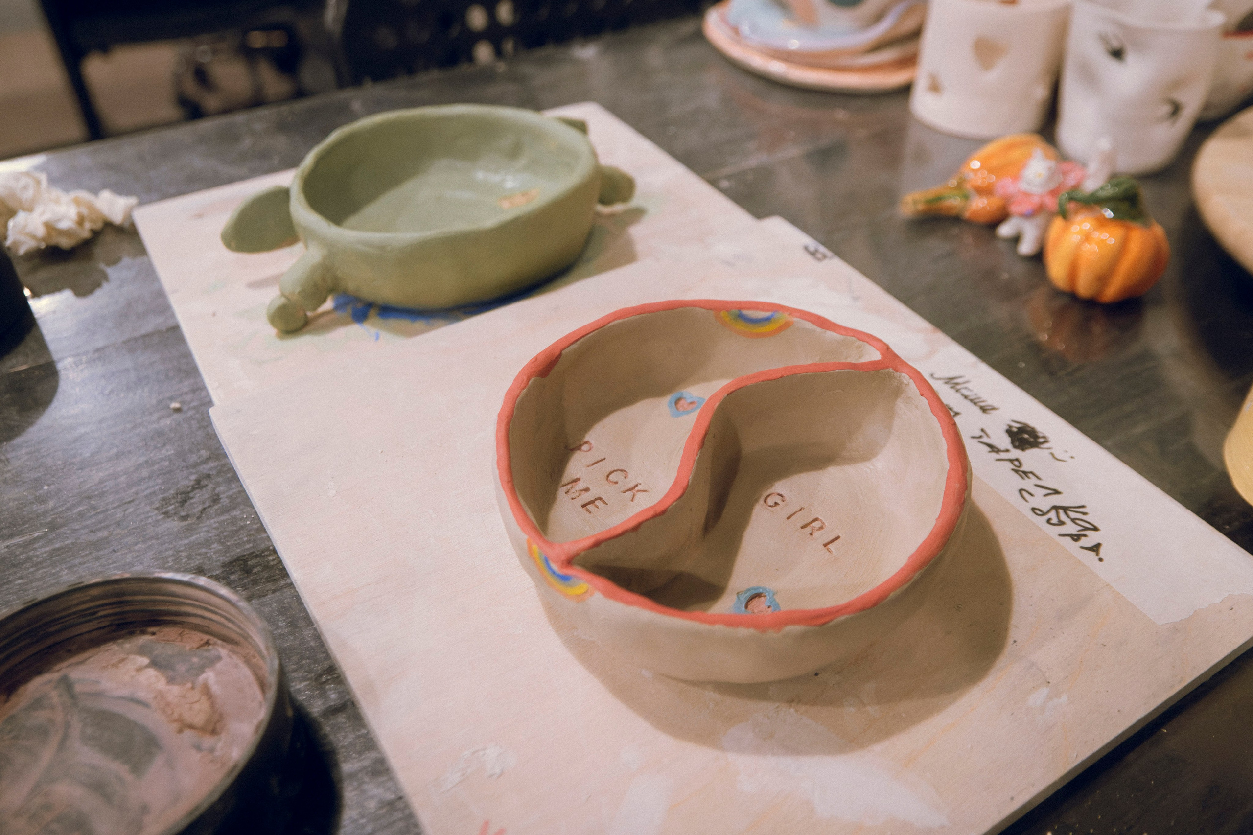 В гончарной мастерской. Плак или Квак