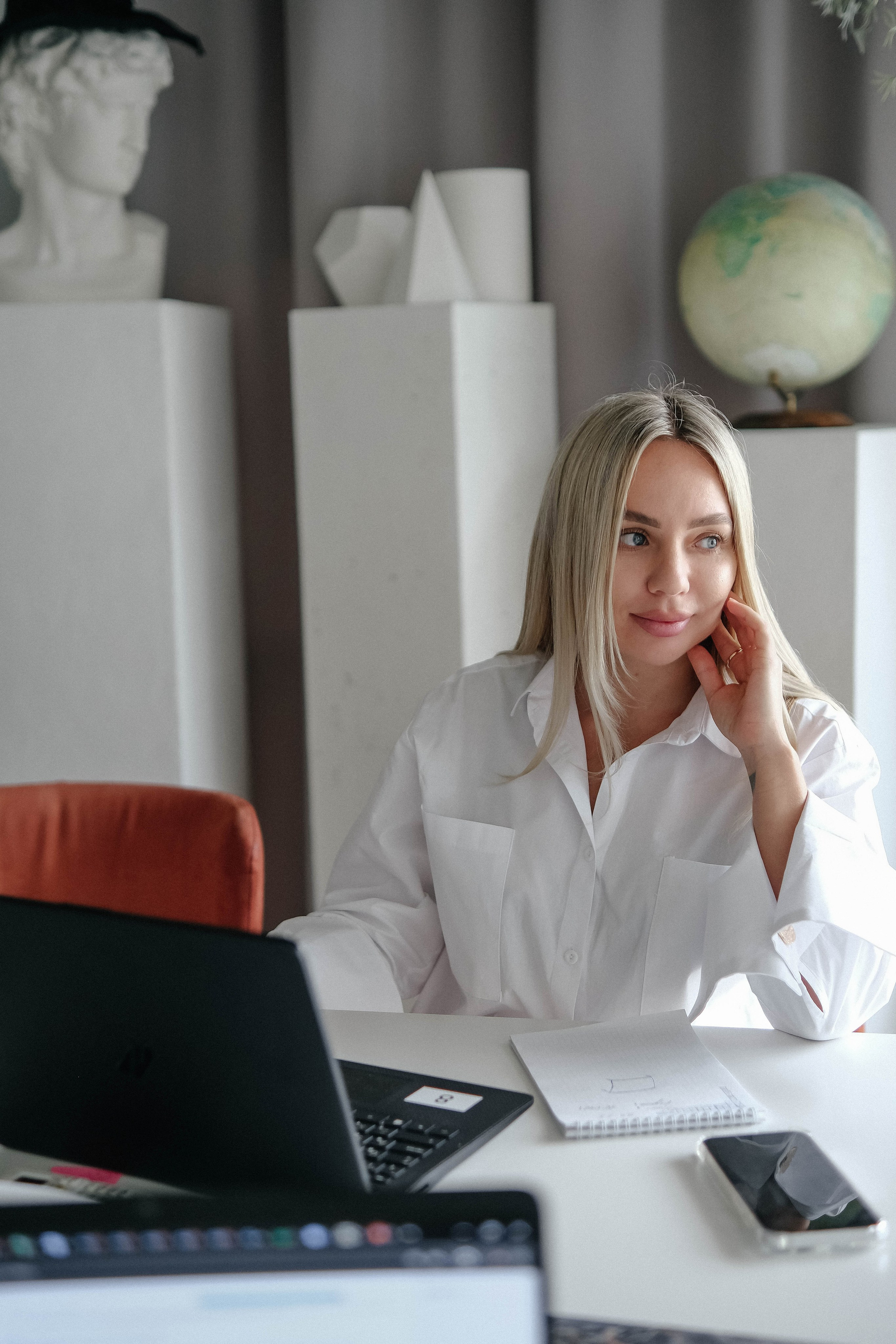 Съемка на визитки сотрудников агенства недвижимости + лайф фото. Главная