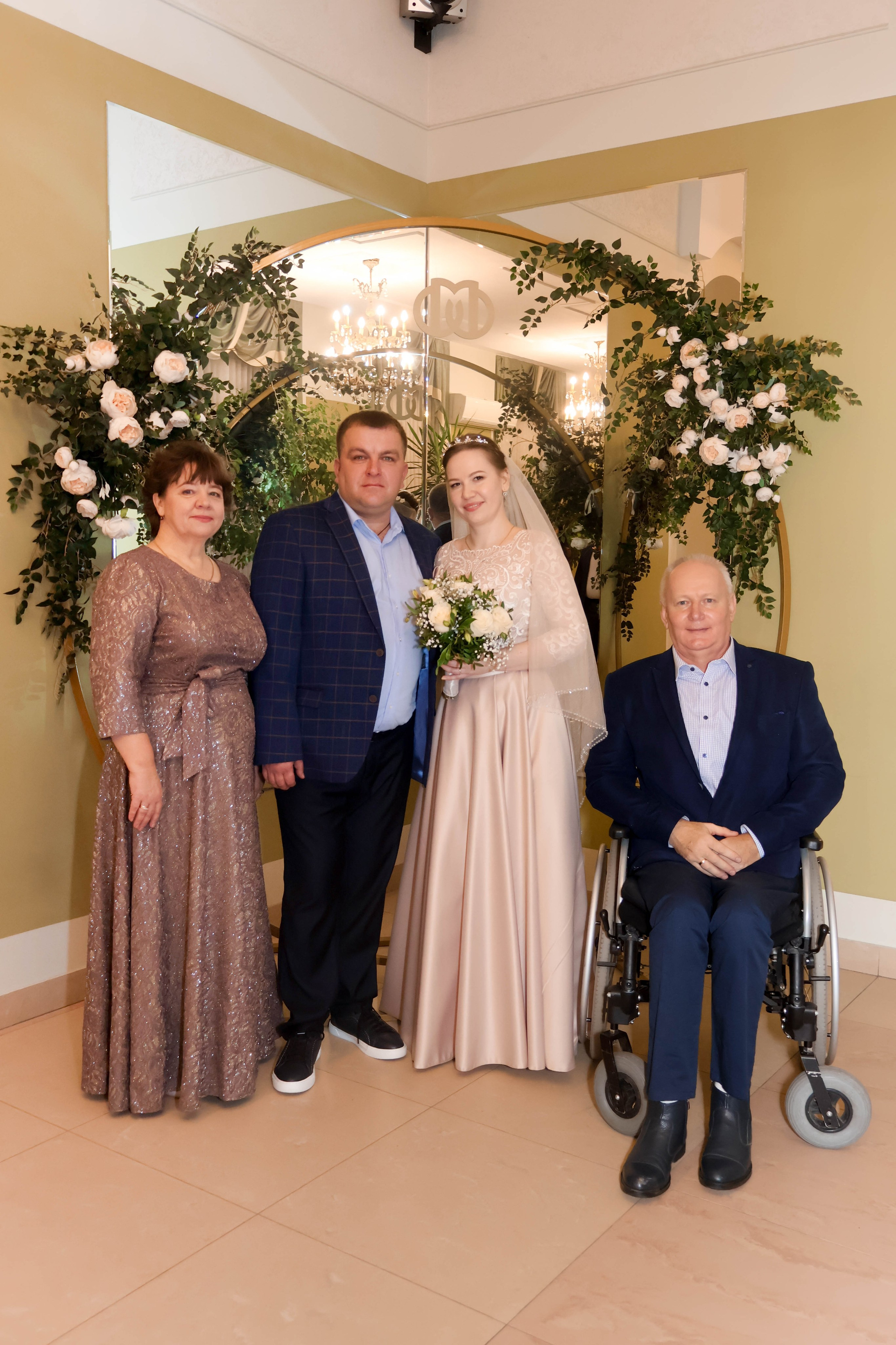 Свадьба в Москве, Кремовое свадебное платье