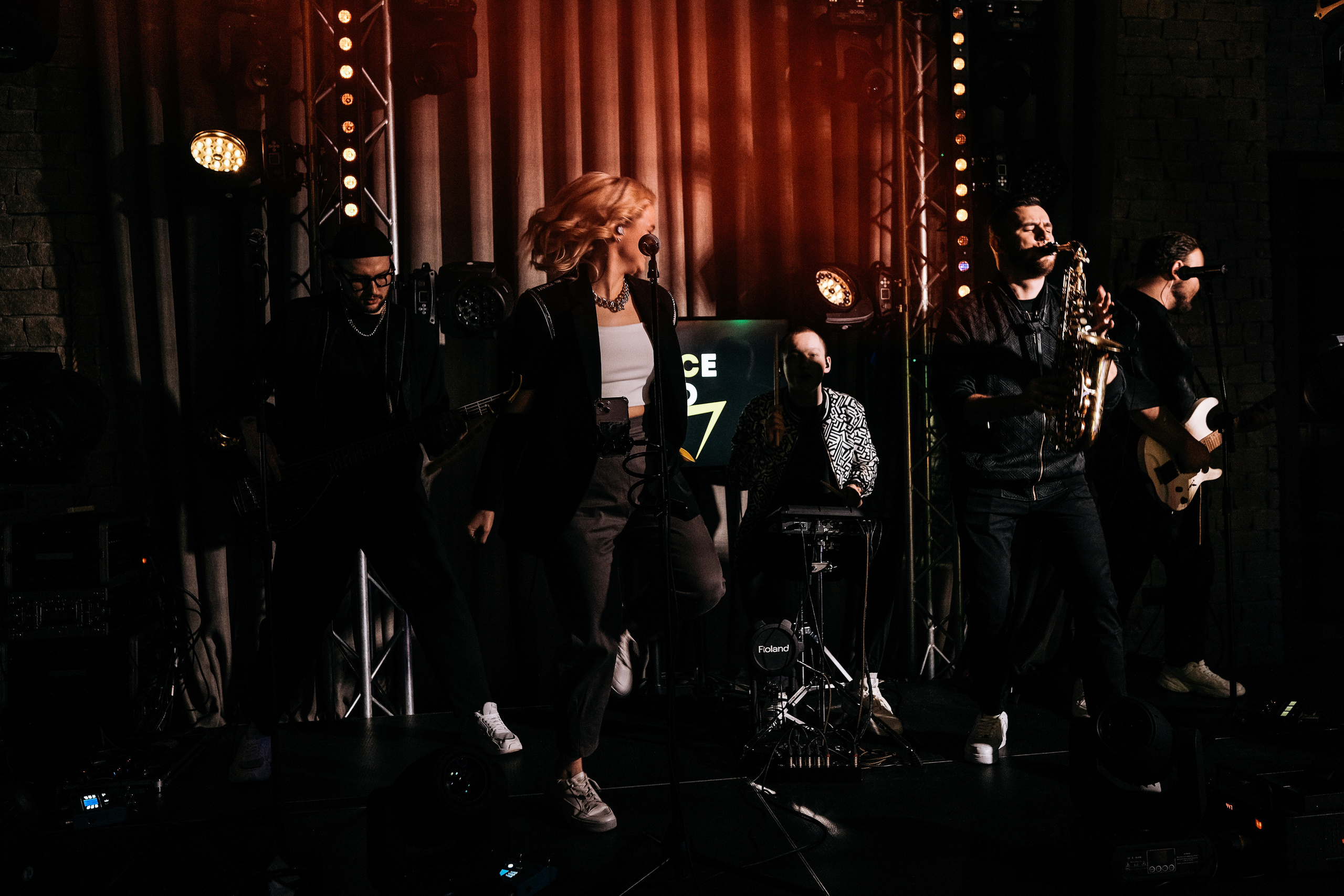 Концерт. Фотограф и видеограф в Тюмени Анна Жагорина, ваши фото еще не отдавали так быстро!