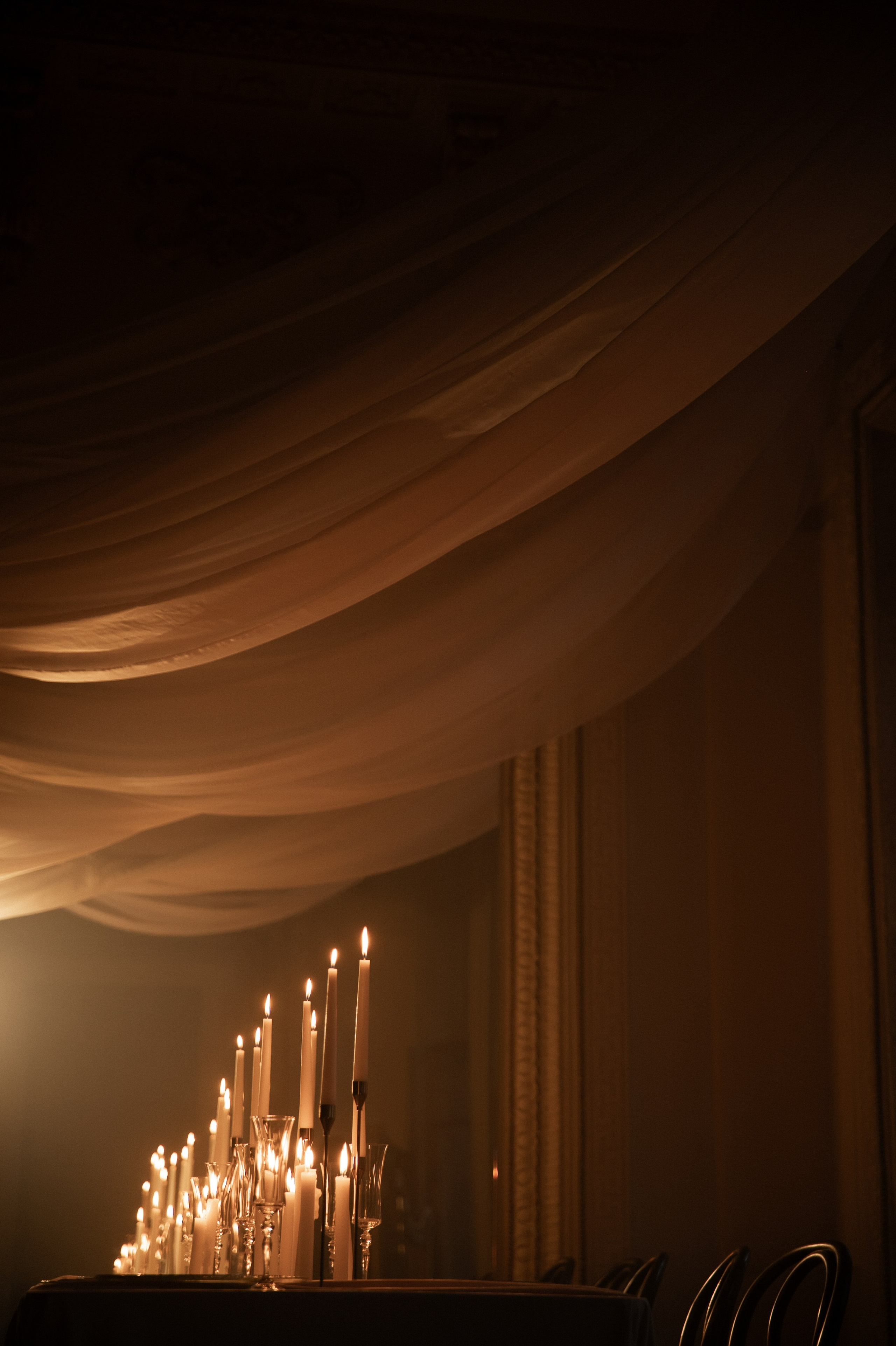 Камерный свадебный ужин при свечах в старинном особняке в фотостудии 21. Kult. Ярослава Ерина — свадебный фотограф в Москве