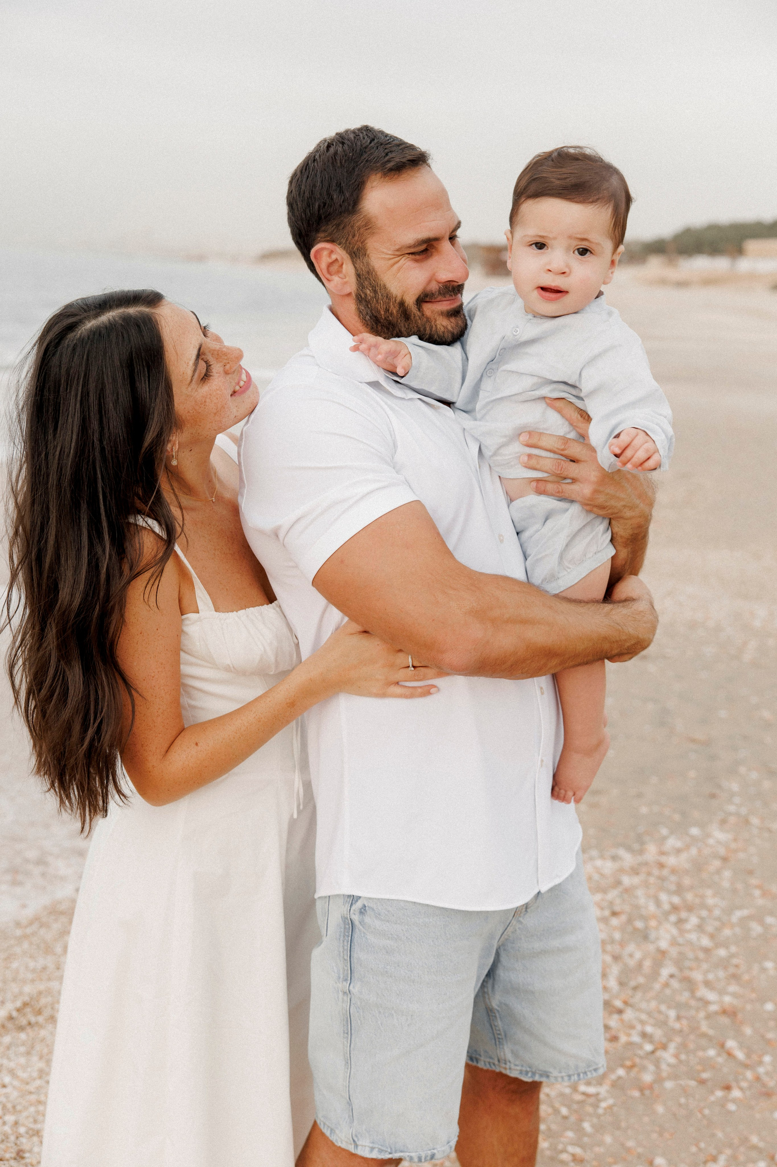 First year family photos near the sea. Главная