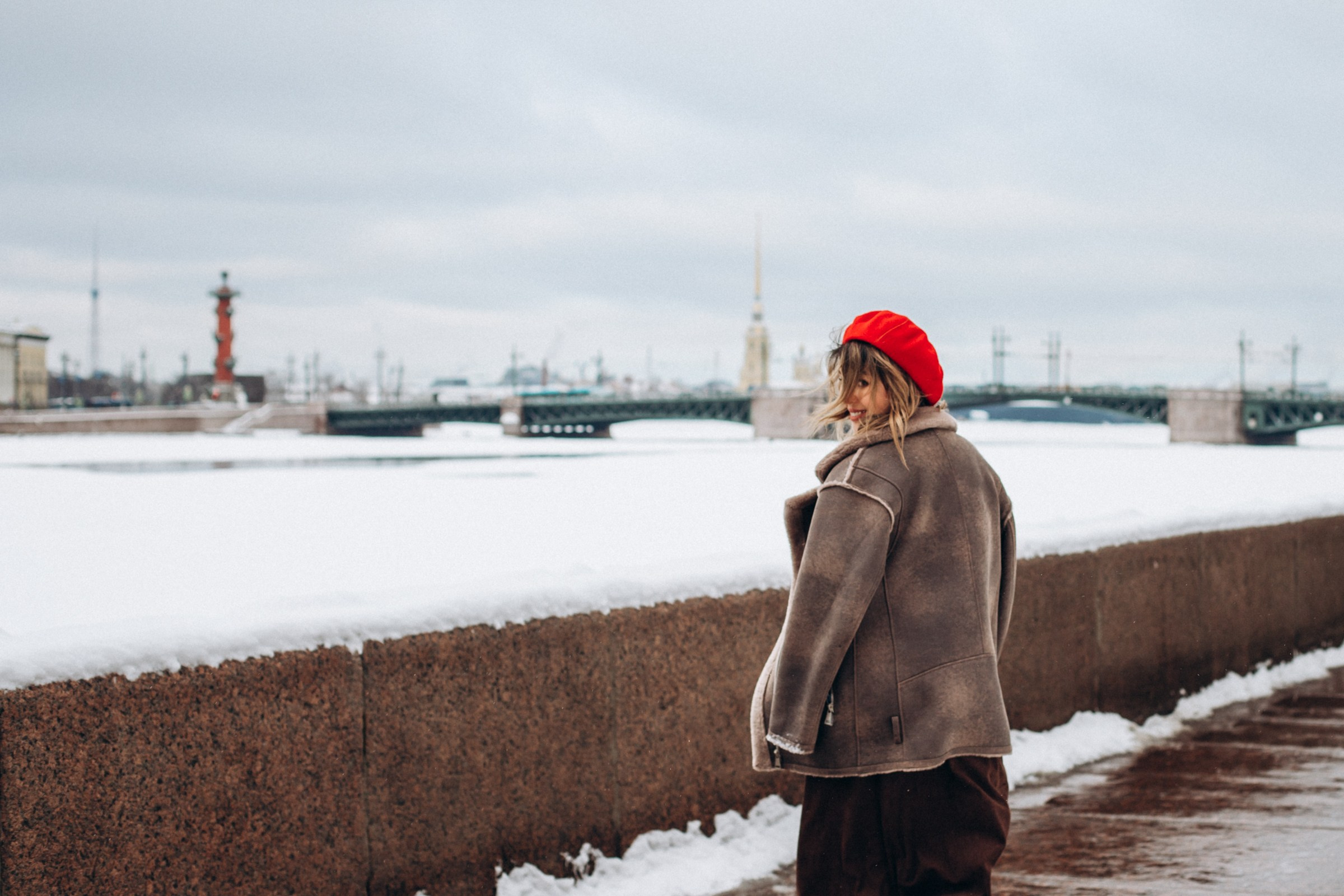 Анастасия в феврале. Фотопрогулка в Петербурге. Индивидуальный и семейный фотограф в Санкт-Петербурге