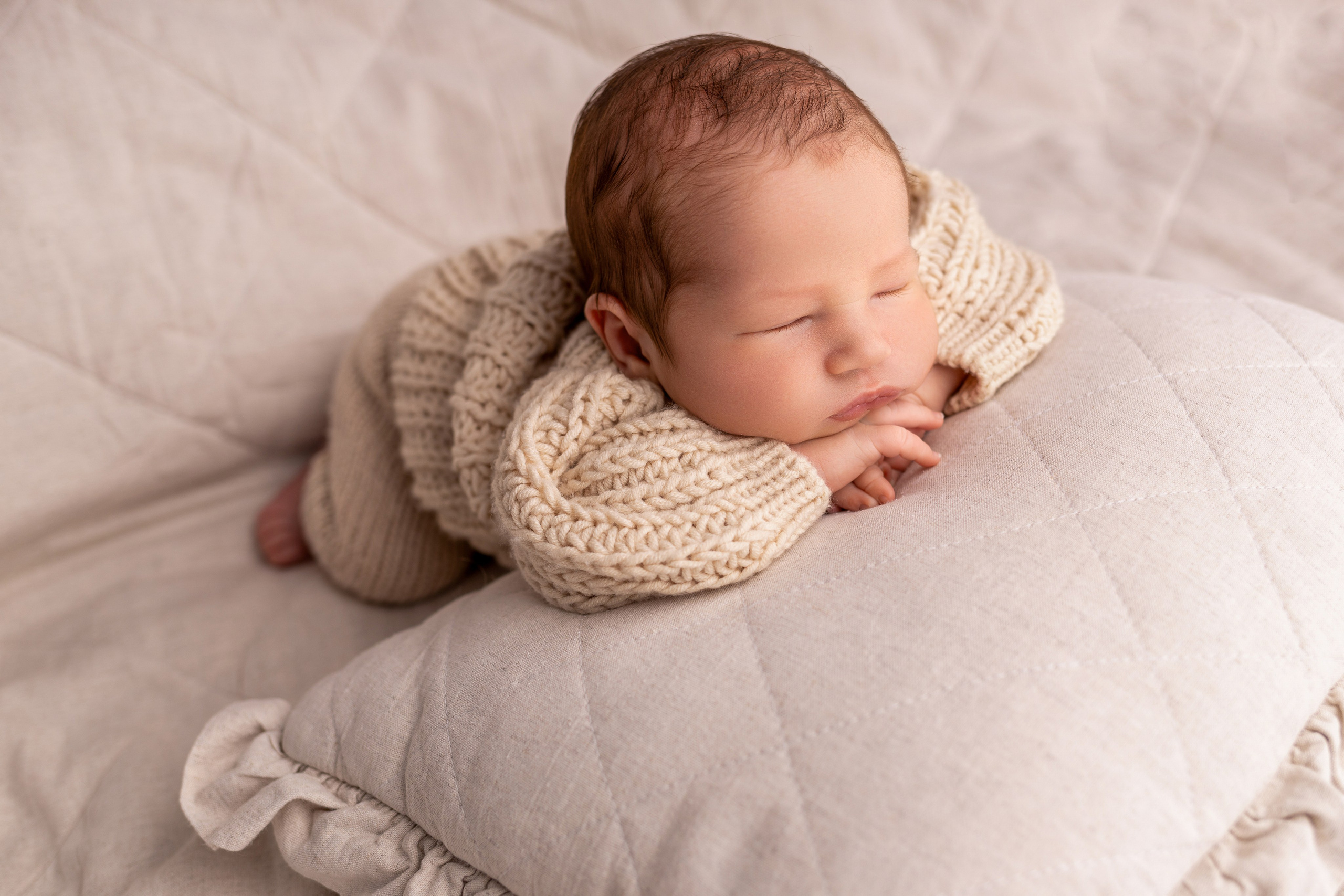 Newborn съемка в стиле Лайф. Фотограф новорожденных малышей в Омске и Омской области Эльвира Камаева