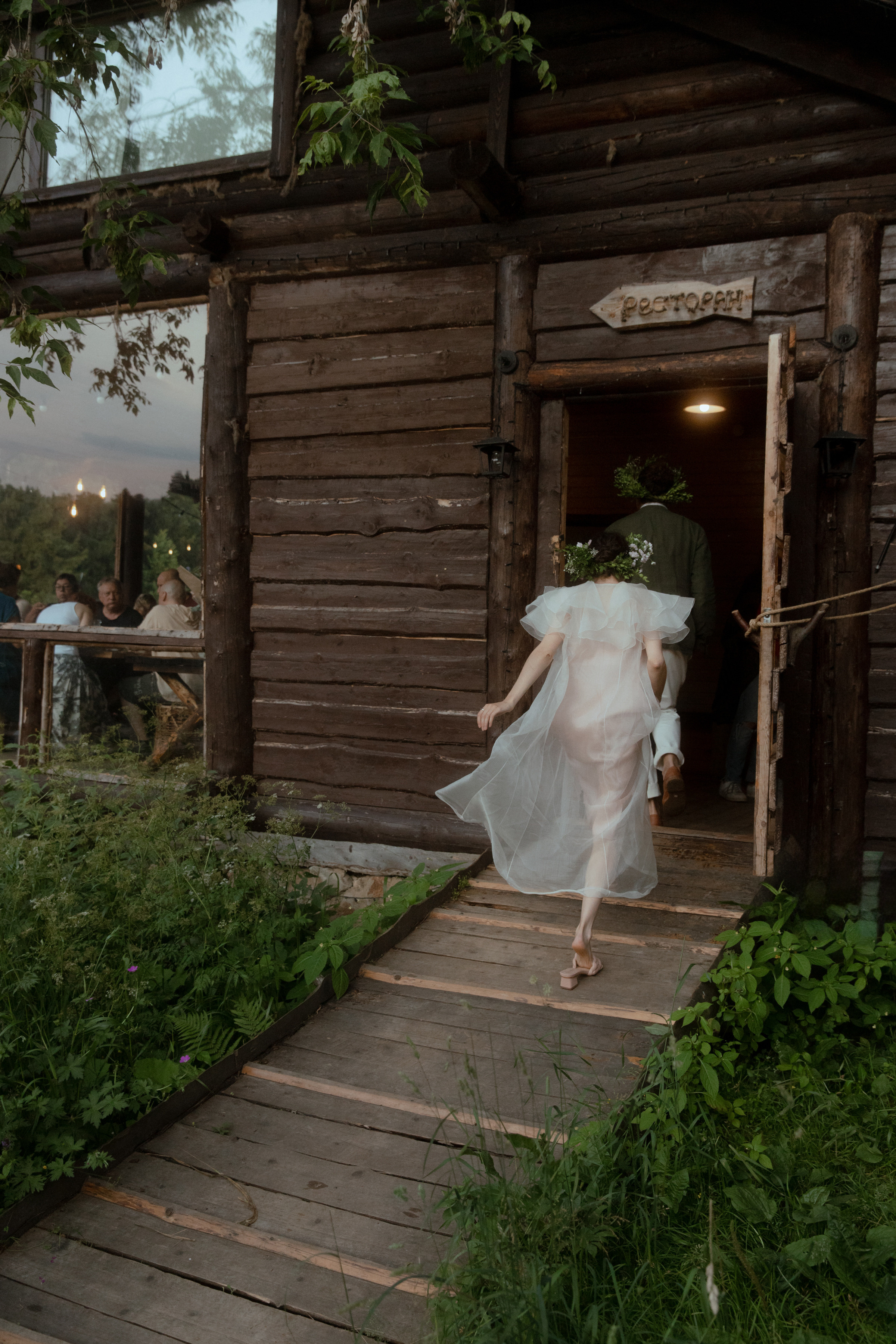 Мила и Петя, свадьба за городом с русской эстетикой. Фотограф в Москве Екатерина Черненко