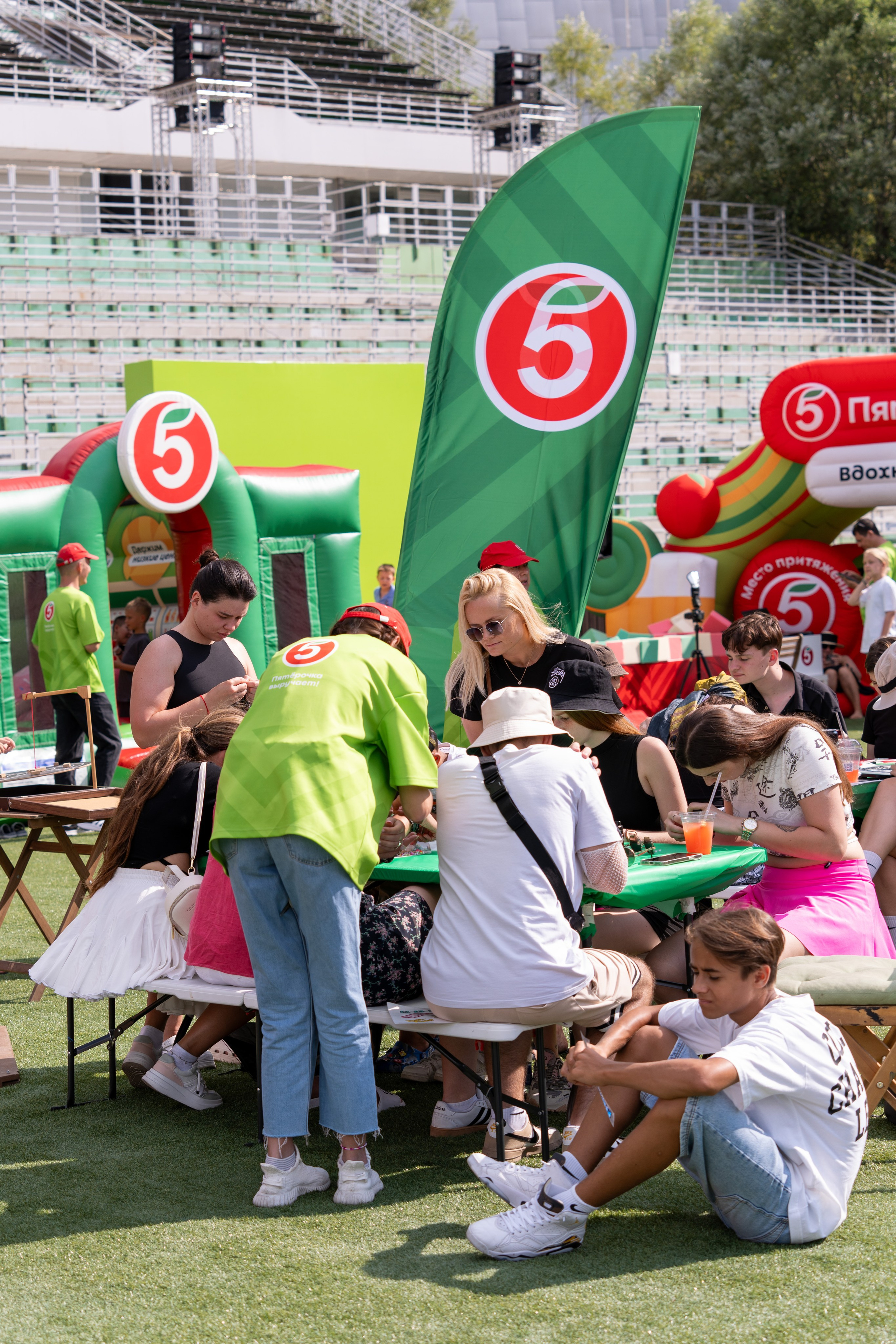 Фотоотчет партнеской интеграции для сети «Пятерочка» на фестивале «Grounded». Репортажный фотограф в Красной Поляне и Сочи Павлюченко Екатерина