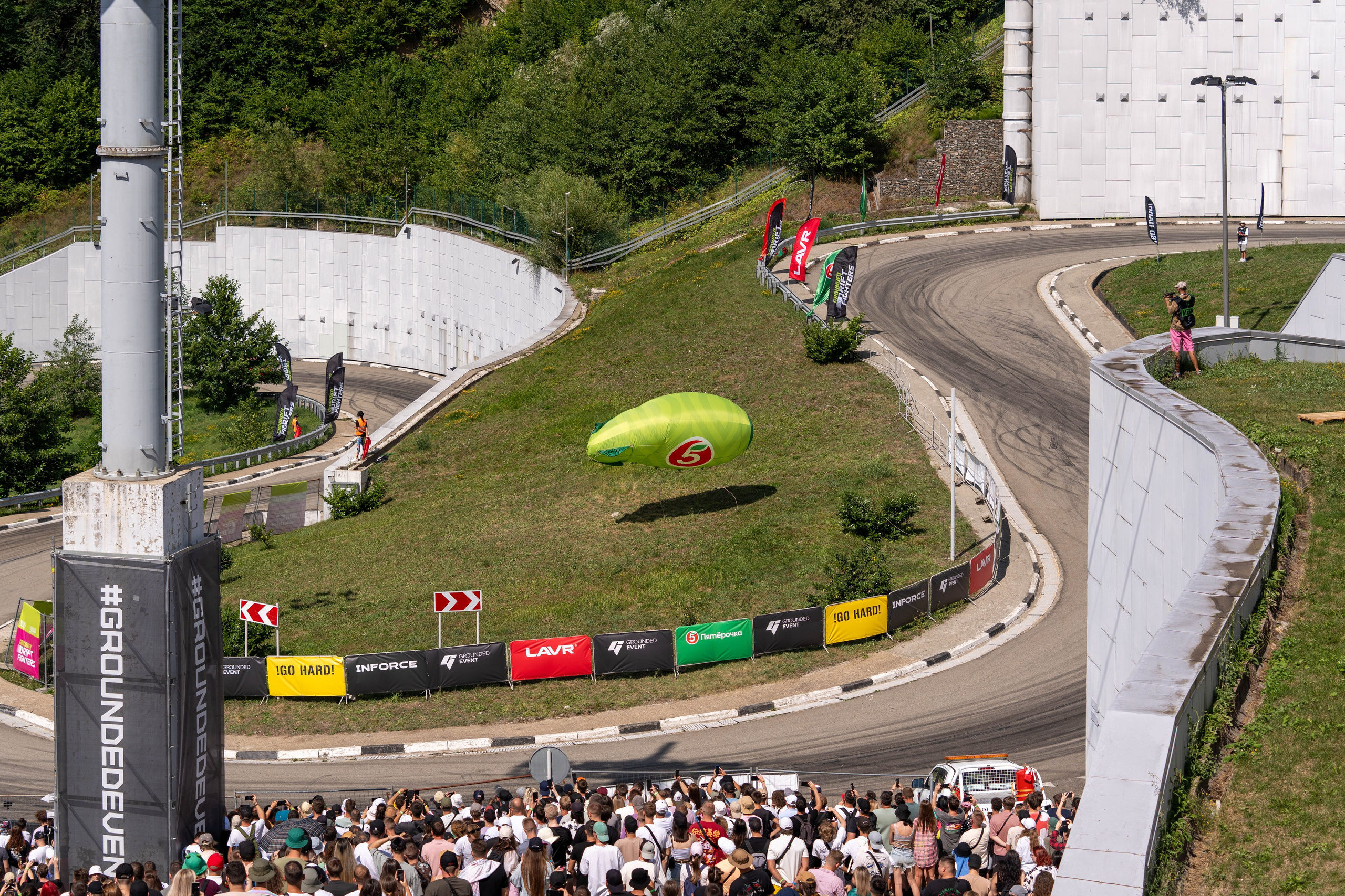 Фотоотчет партнеской интеграции для сети «Пятерочка» на фестивале «Grounded». Репортажный фотограф в Красной Поляне и Сочи Павлюченко Екатерина