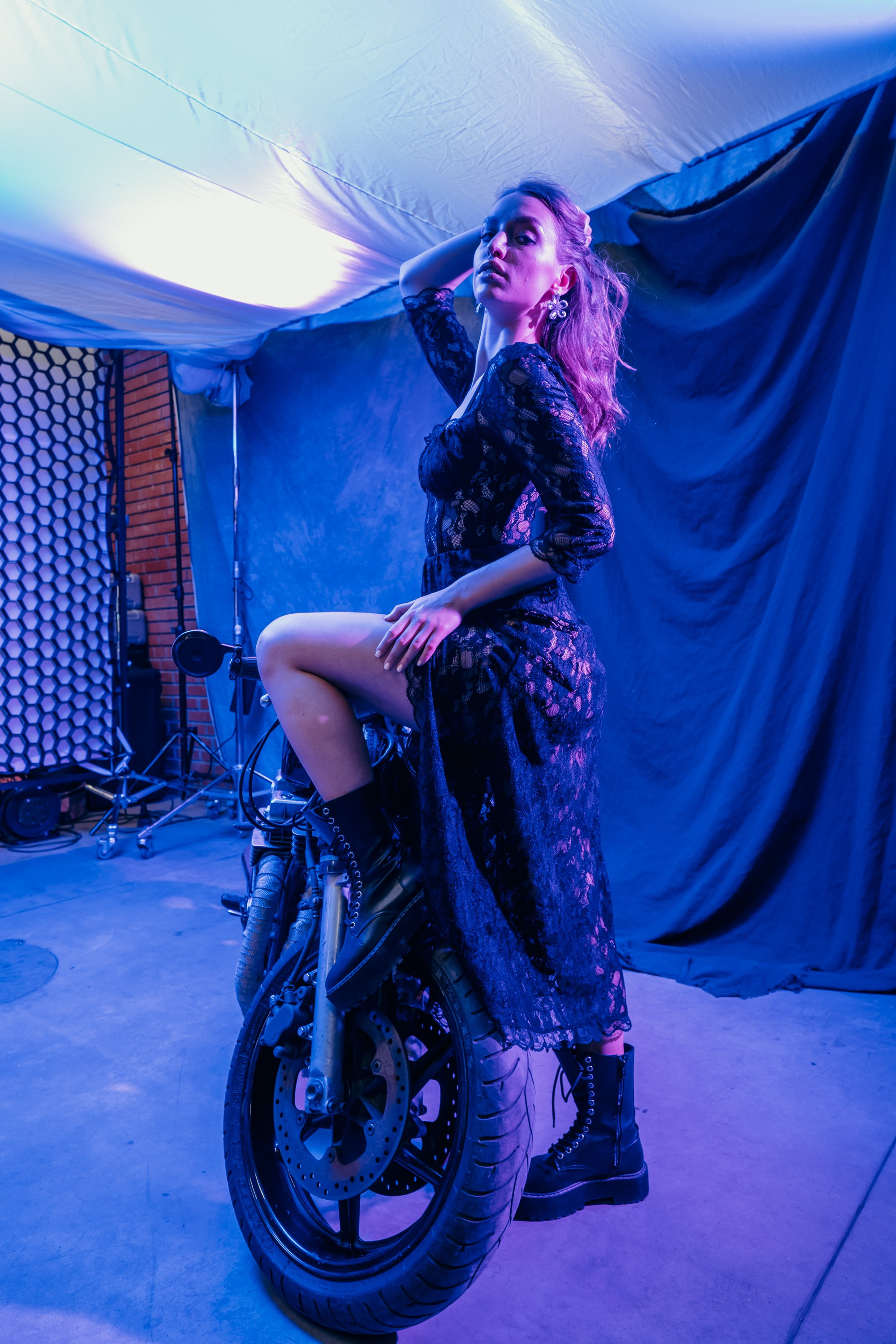 Девушки-байкеры — Фотосессия с мотоциклом в Питере. Свадебный, семейный, портретный, репортажный фотограф в Санкт-Петербурге