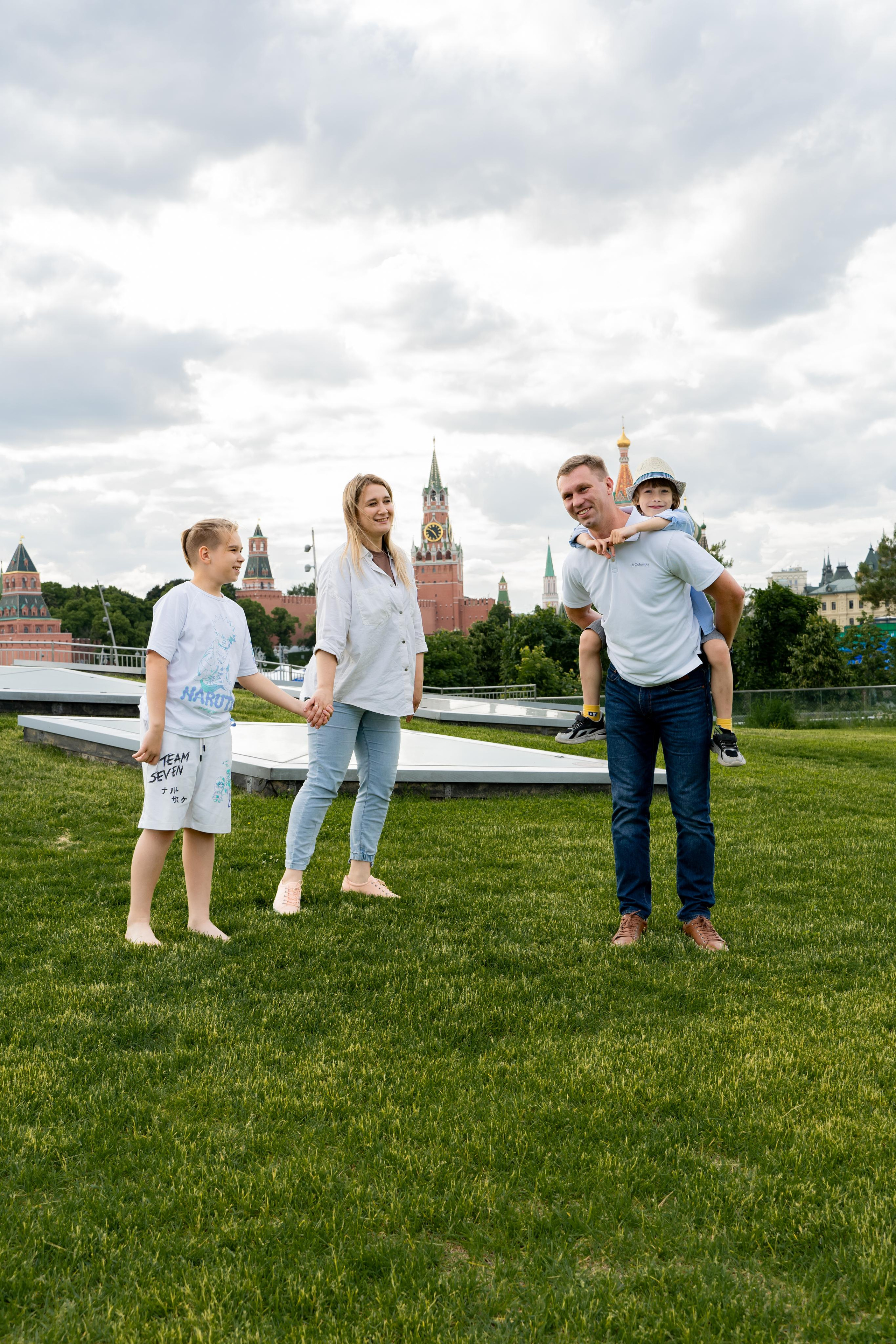 С семьей в Москве. Фотограф Москва. Базанова Анастасия