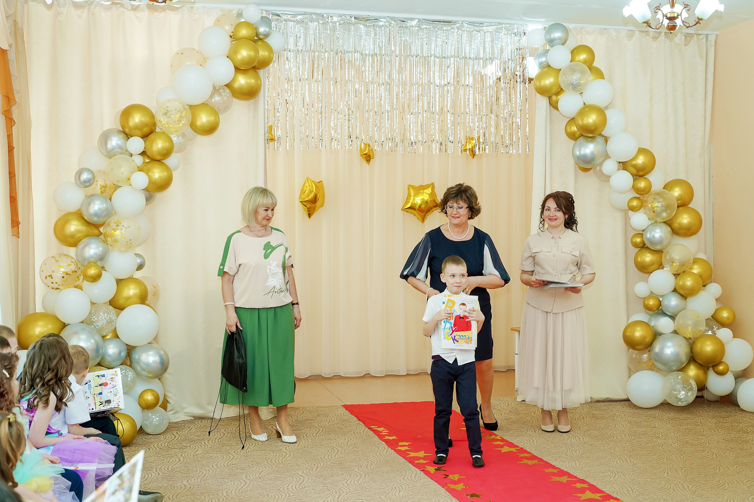 Фотосъемка видеосъёмка фотограф видеооператор новогодних утренников  в. Фотограф, видеооператор Нина Коршунова