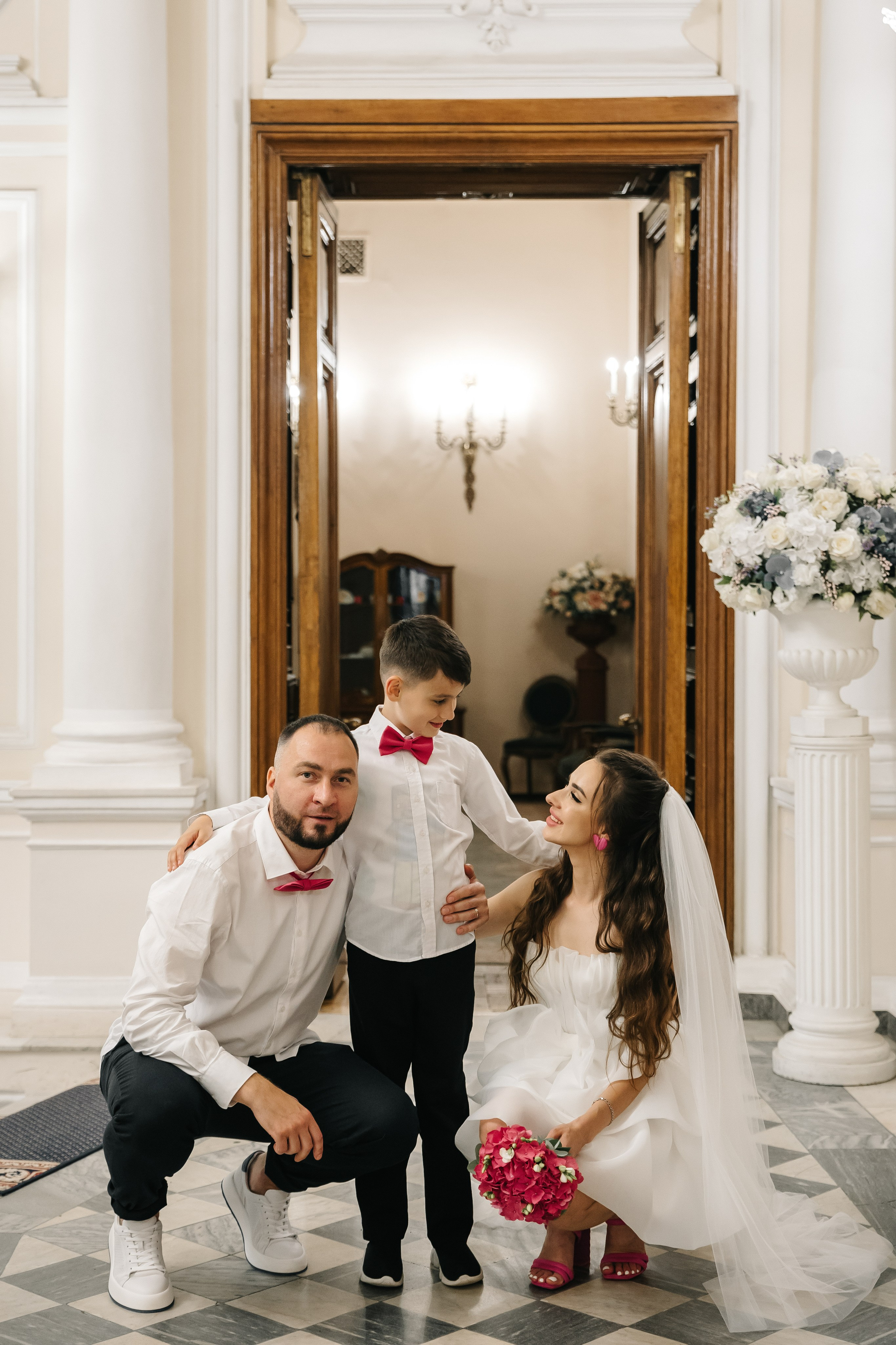 ДВОРЕЦ № 2 | Июль, кабриолет, академия Штиглица. Свадебный фотограф в Санкт-Петербурге Полина Корзухина