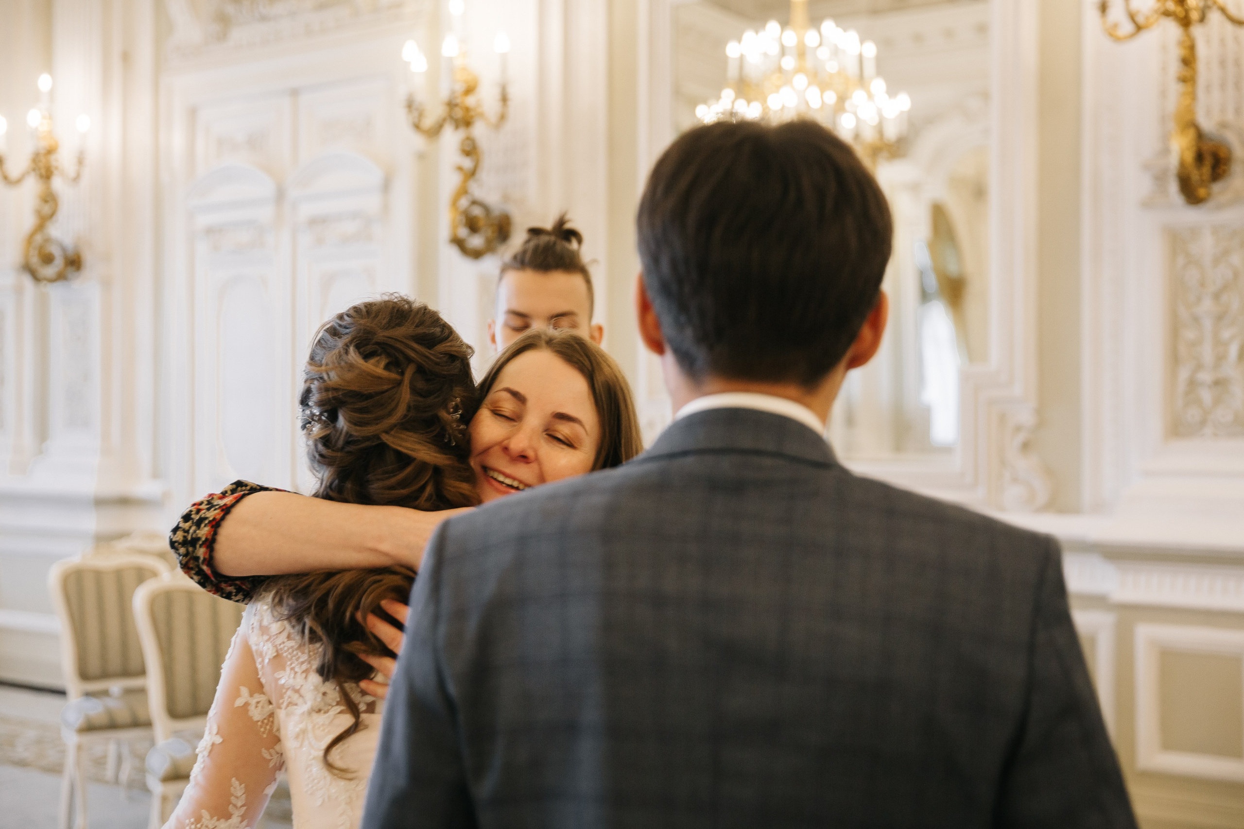 МАЙ | Дворец № 1, Атланты, Эрмитажный дворик. Свадебный фотограф в Санкт-Петербурге Полина Корзухина