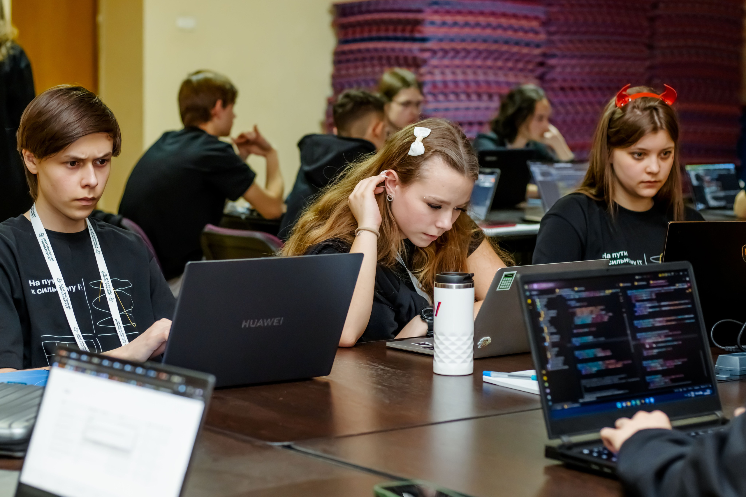 Центральный университет Т-Банка. Репортажный фотограф в Москве Катя Луговая, портретный фотограф и «street» фотограф, фотосессии «под ключ»