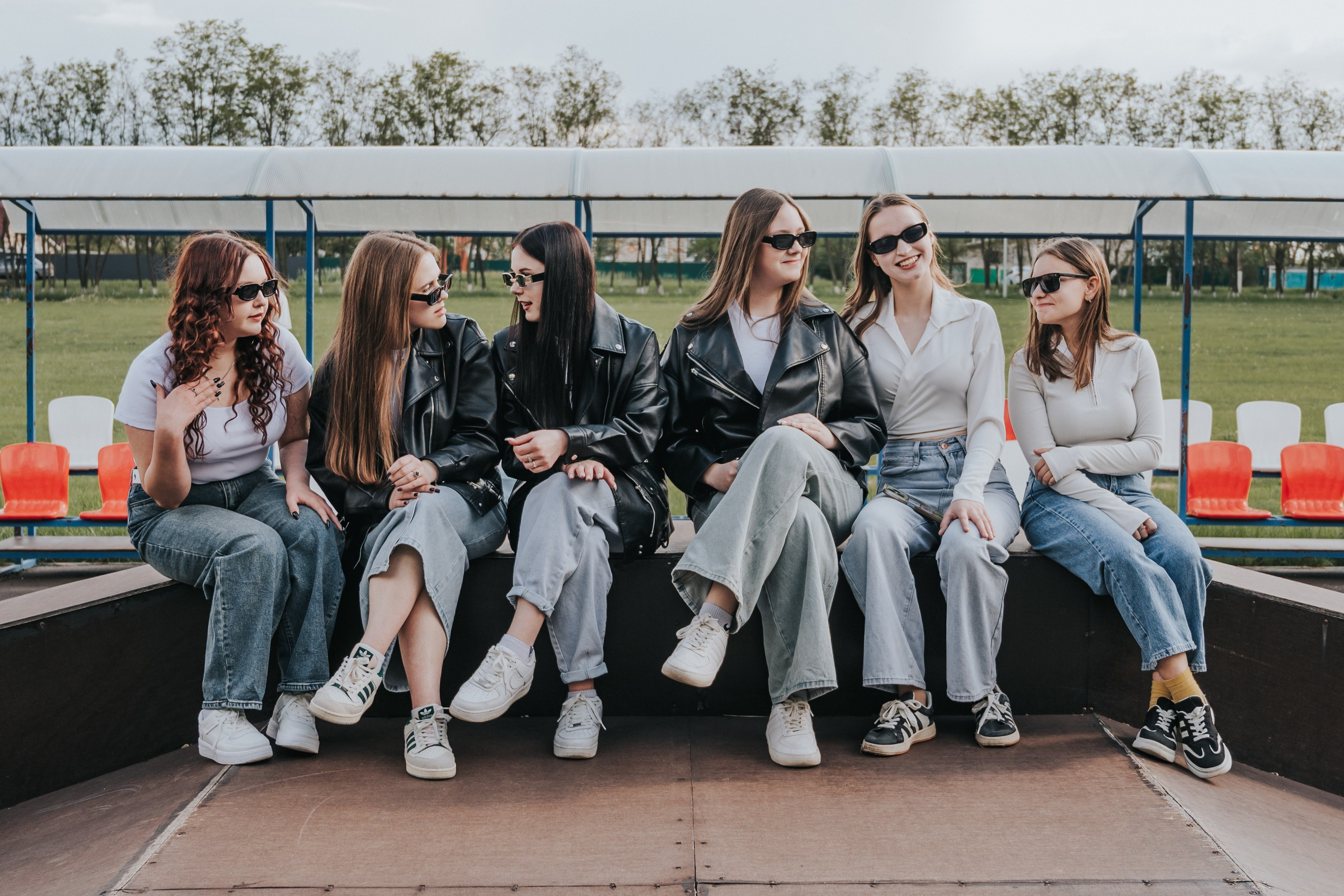Спортплощадка. Выпускные альбомы и Школьный фотограф в Алексеевке, Бирюче, Красном