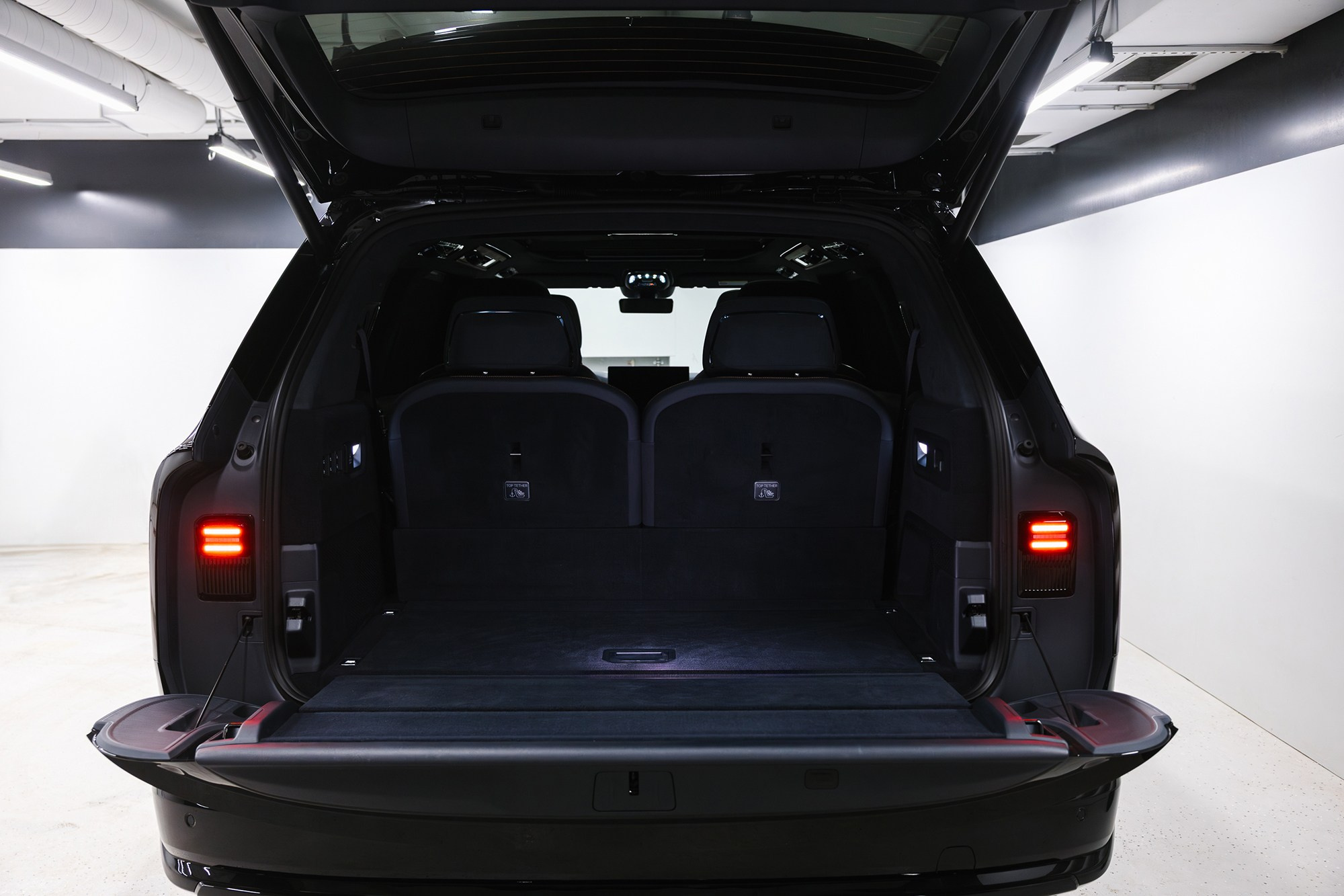 Zeekr 9X 2.0hyb 4WD AT (1401 л. с.) 2025, последовательно-параллельный гибрид, АКПП, 4WD. Автосалон «Х-Авто»