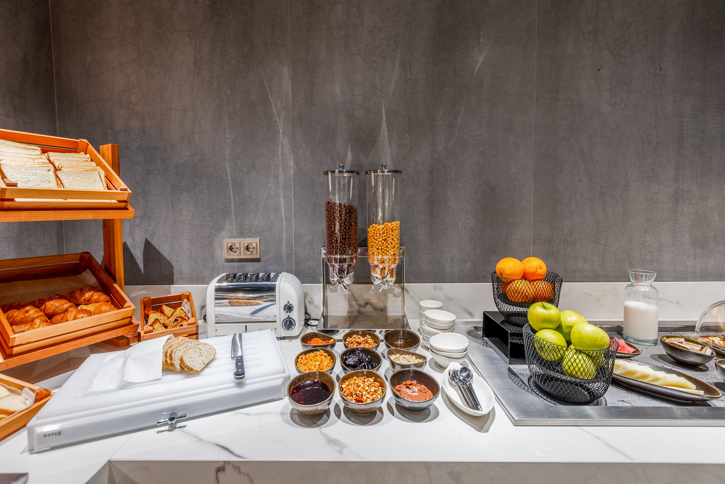 HOTEL PIAZZA EPIGRAPH (BATUMI). Режиссёр, клипмейкер, фотограф — Андрей Охота