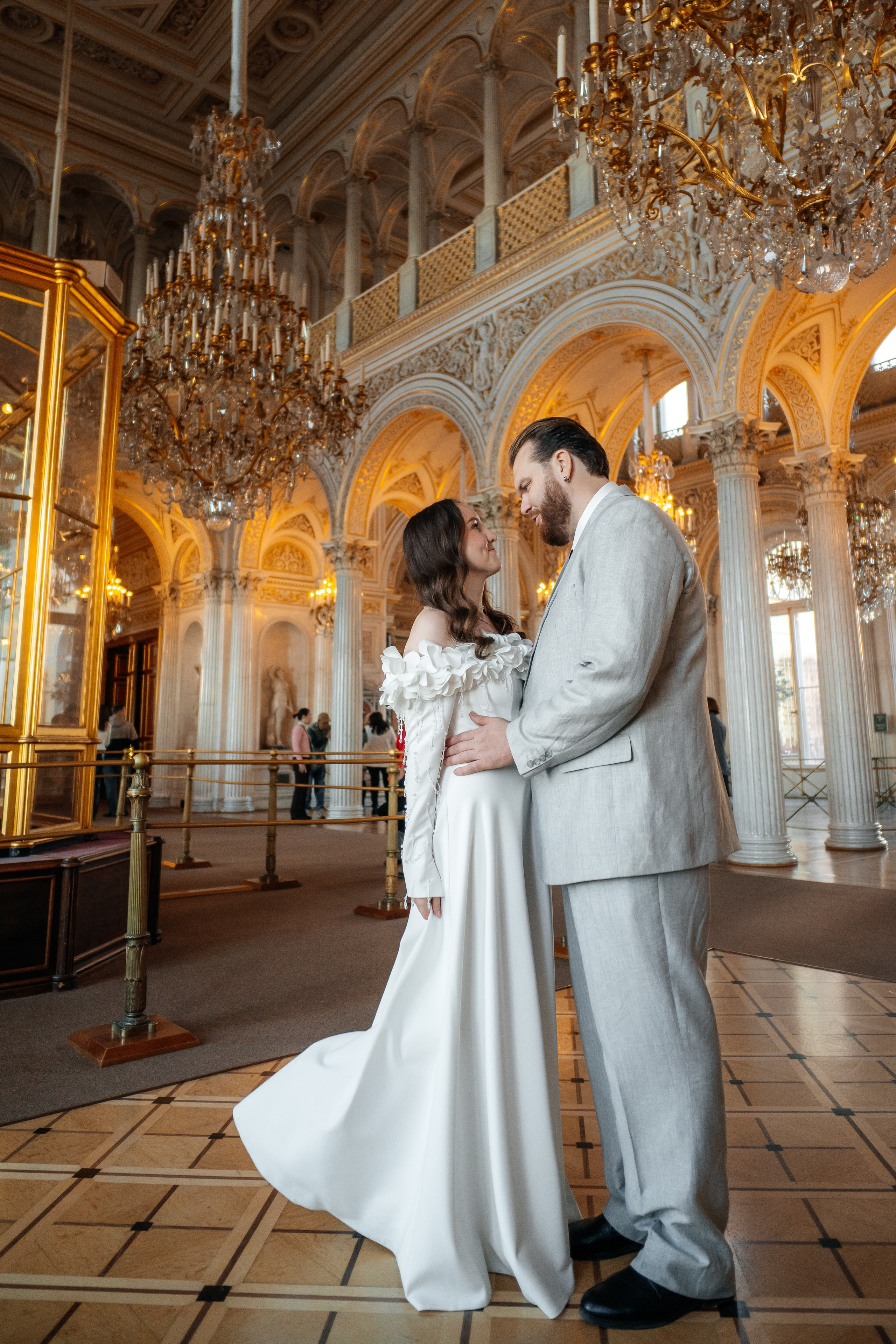Свадебная фотосессия в Эрмитаже. Свадебный фотограф Александр Невский в Санкт-Петербурге