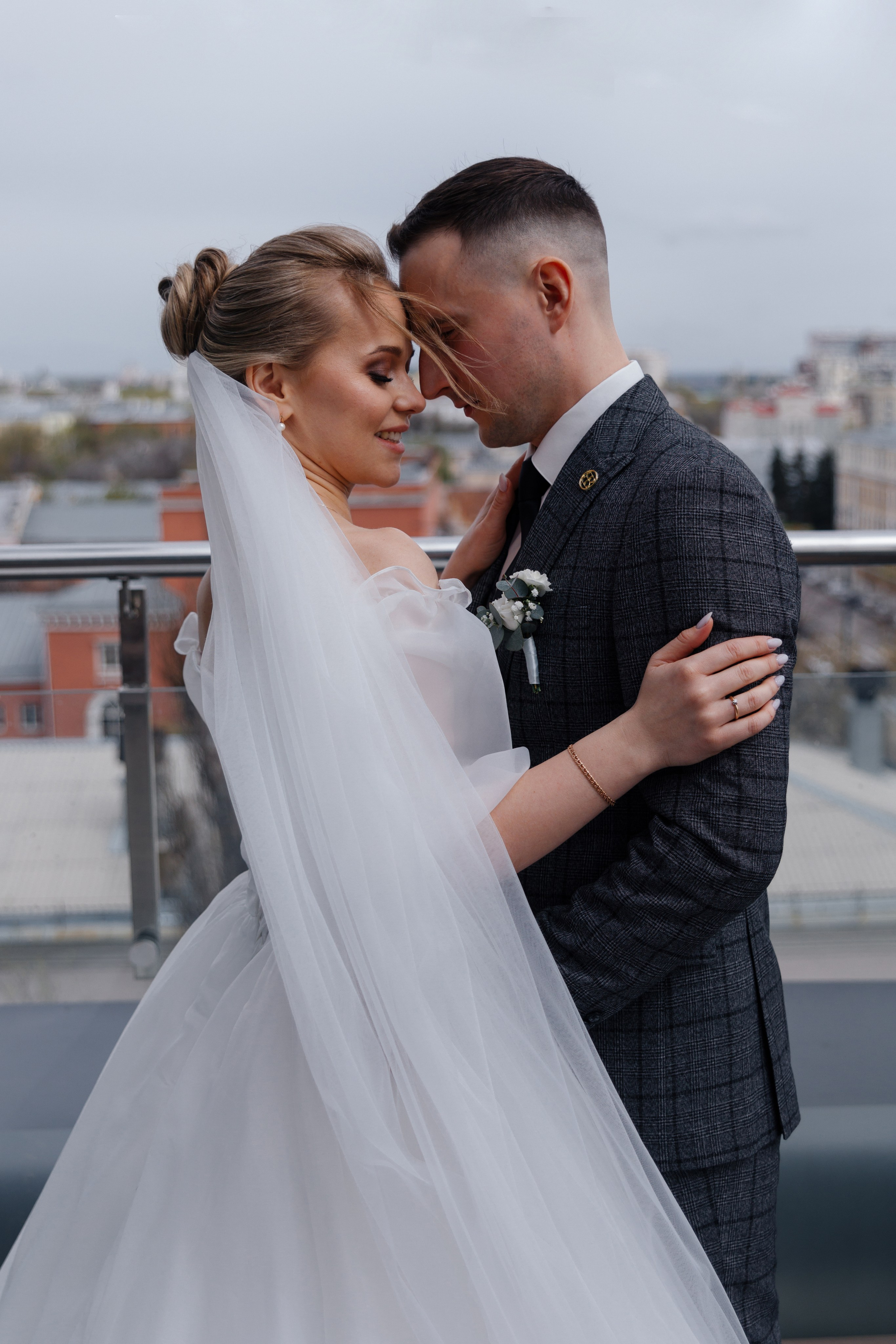 Апрельская история. Главная