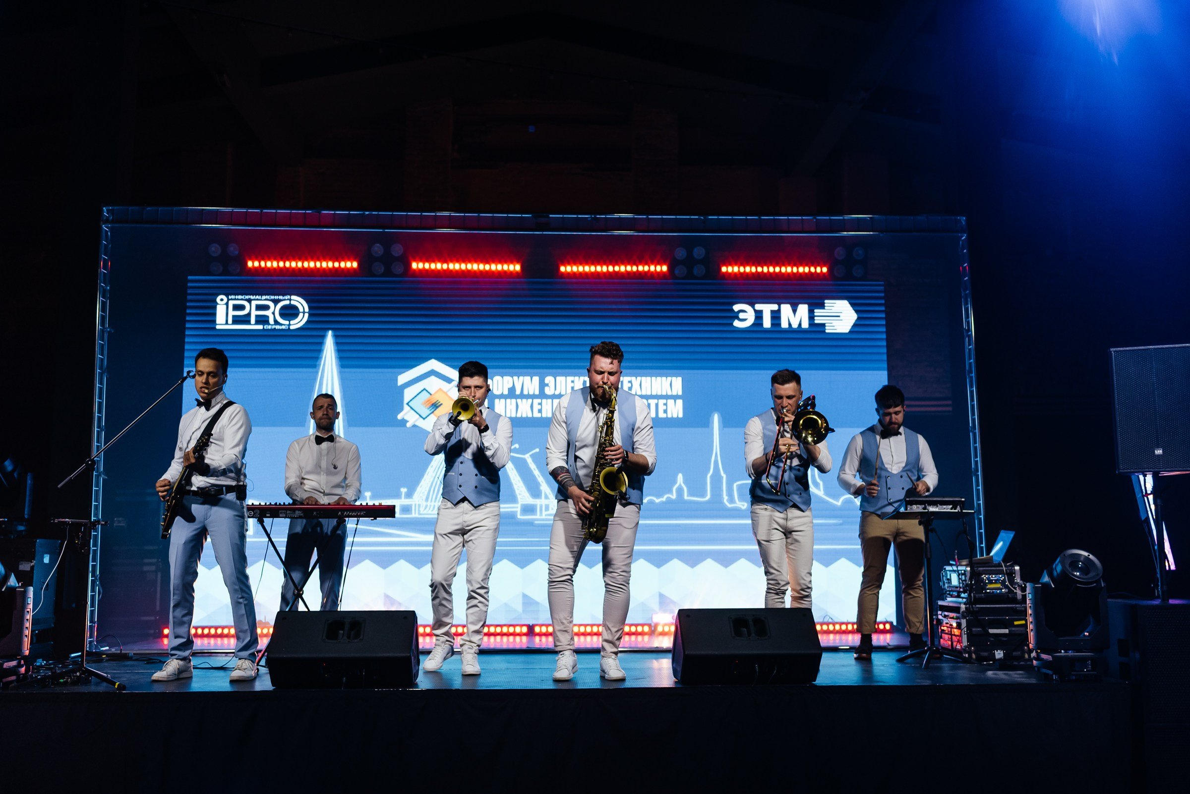 Репортажная фотосъёмка в Брусницын Холле. Свадебный фотограф в Санкт-Петербурге Венера Ахметова