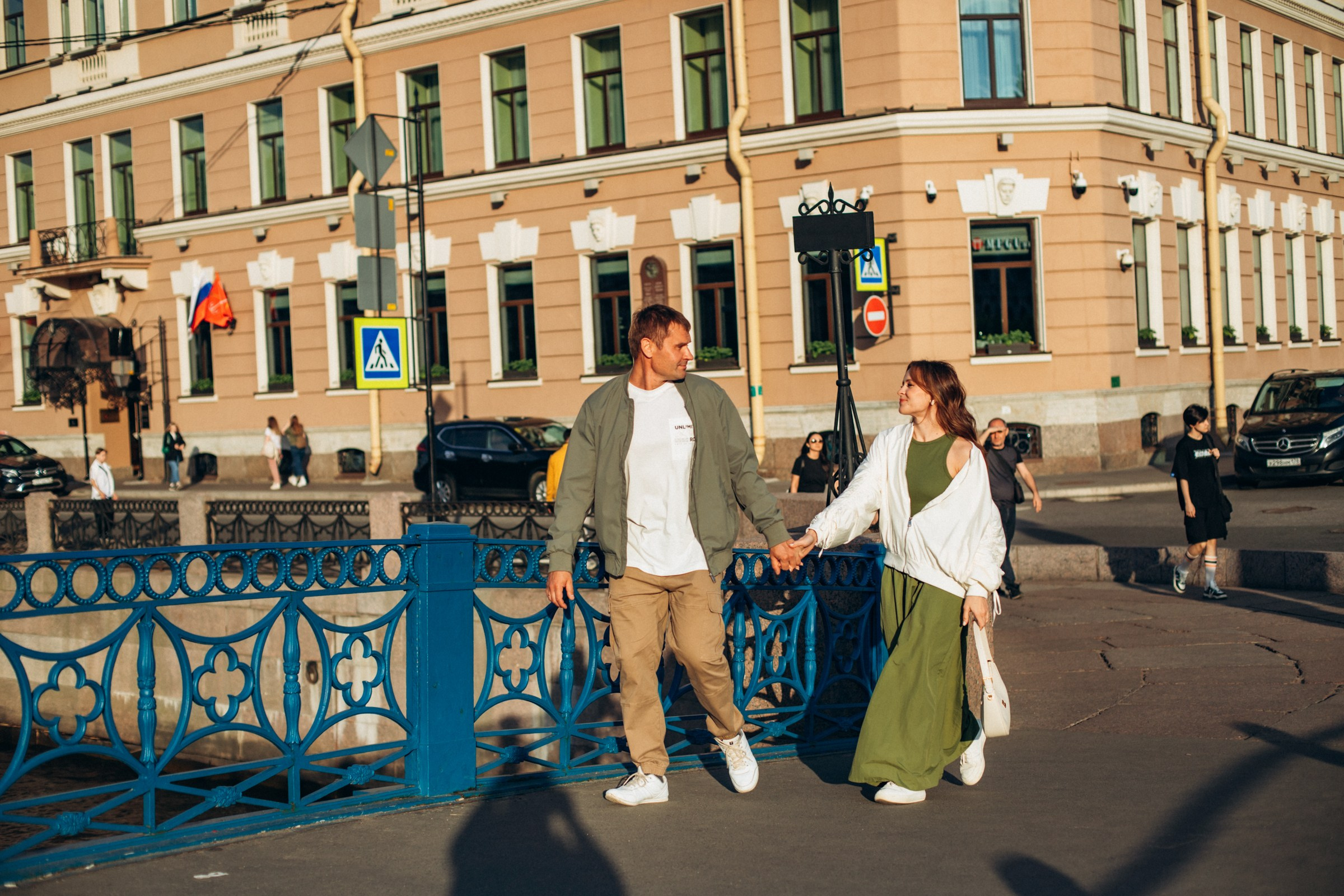 Сергей и Наталья в июне. Фотопрогулка в Петербурге. Индивидуальный и семейный фотограф в Санкт-Петербурге