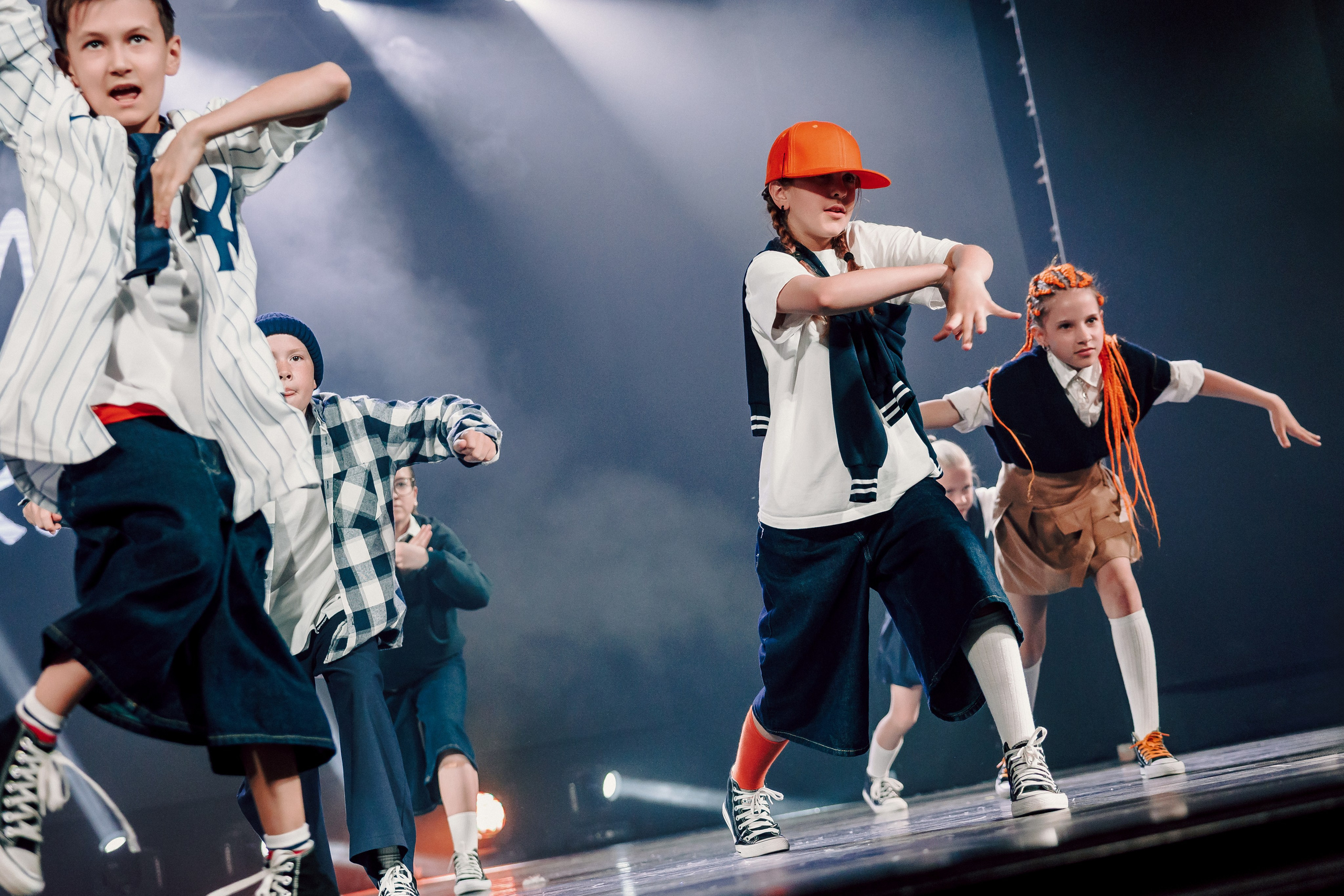 Отчётный концерт танцевальной школы «Red Rabbits» 2025. Лёшка Варзегов — фотограф