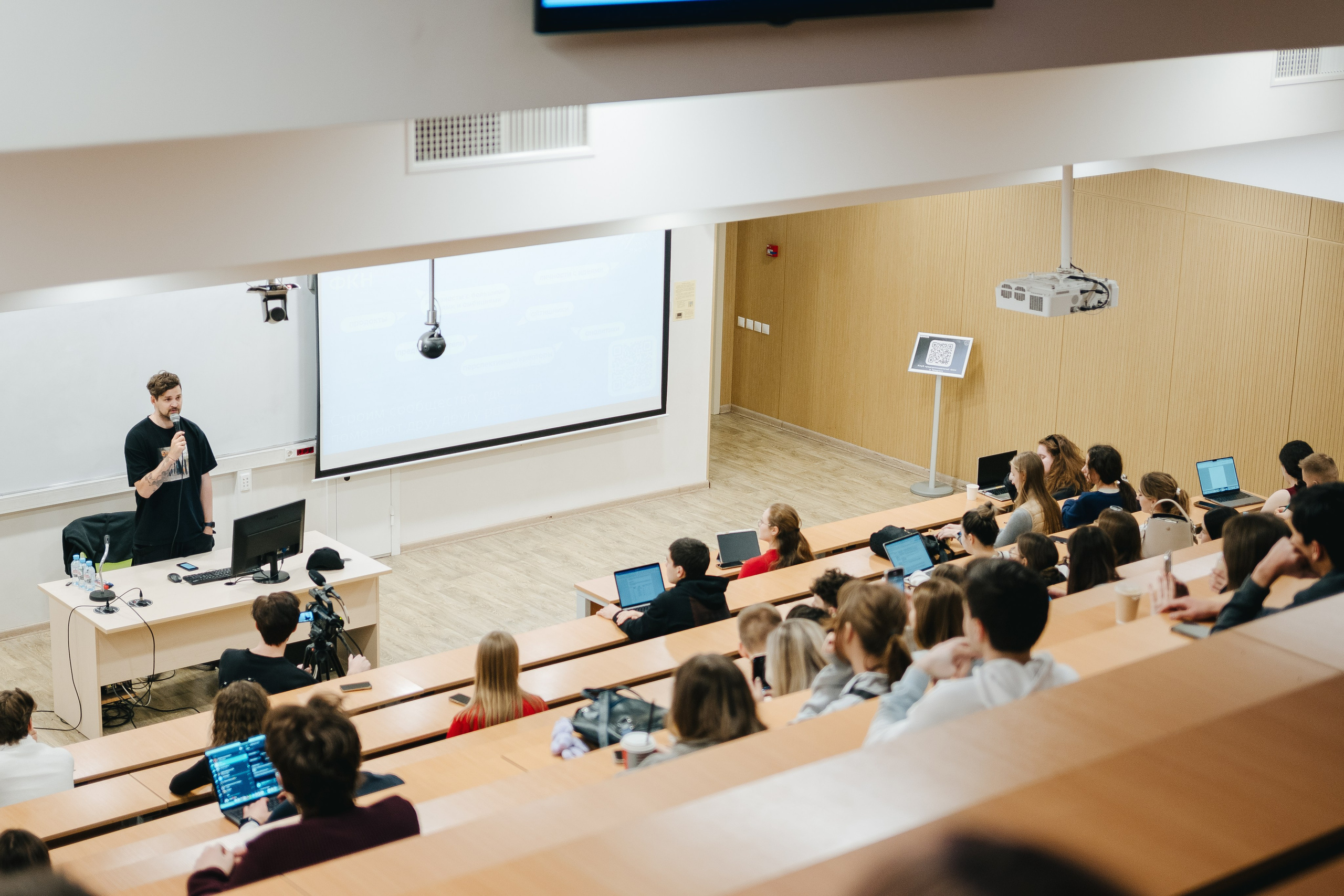 Встреча с Олегом Титовым, креативным продюсером Medium Quality. Даниил Сергеев: репортажный фотограф